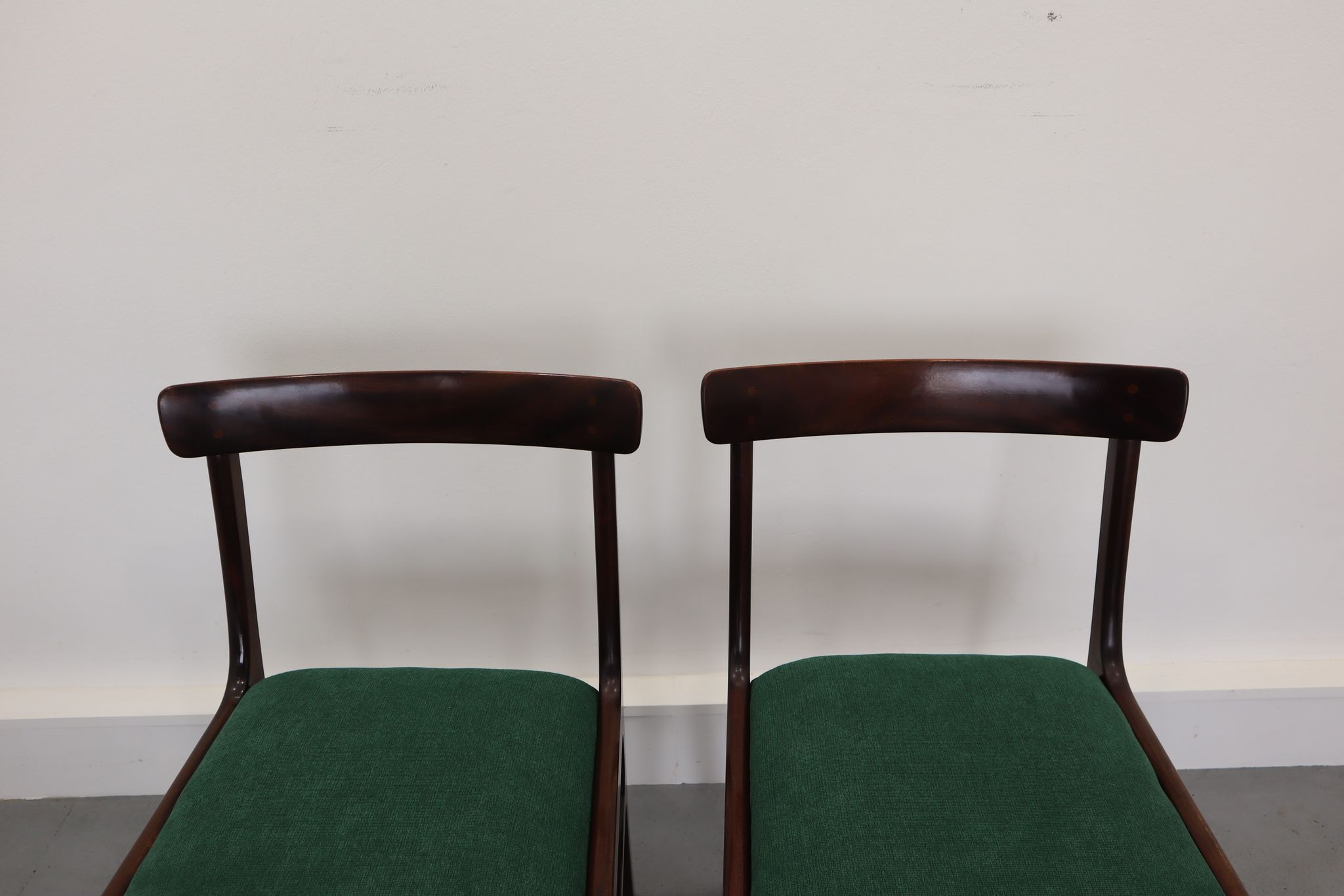 Chaises à manger danoise du milieu du siècle de Poul Jeppesens Møbelfabrik années 1960