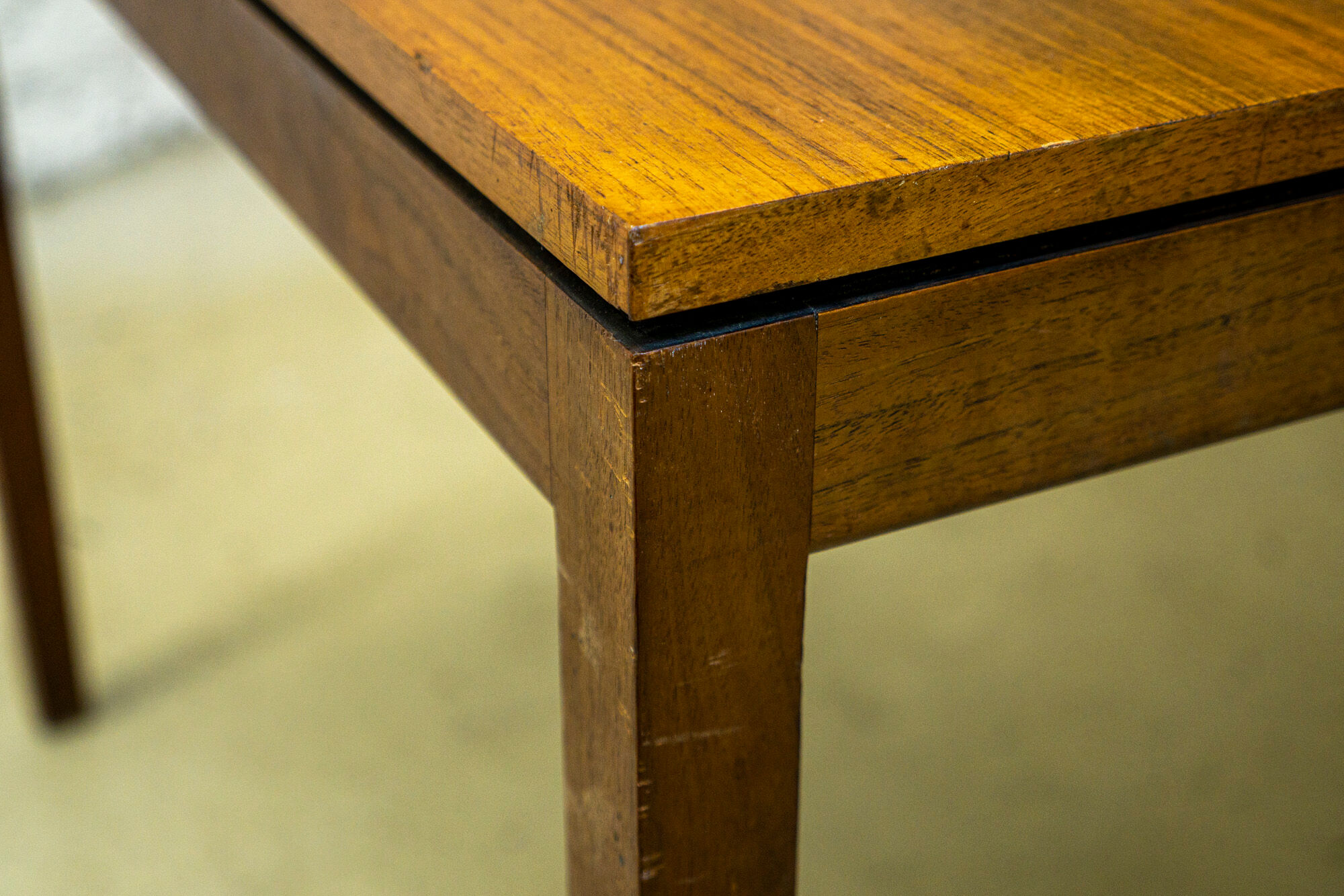 Low extension table in teck Knoll vintage