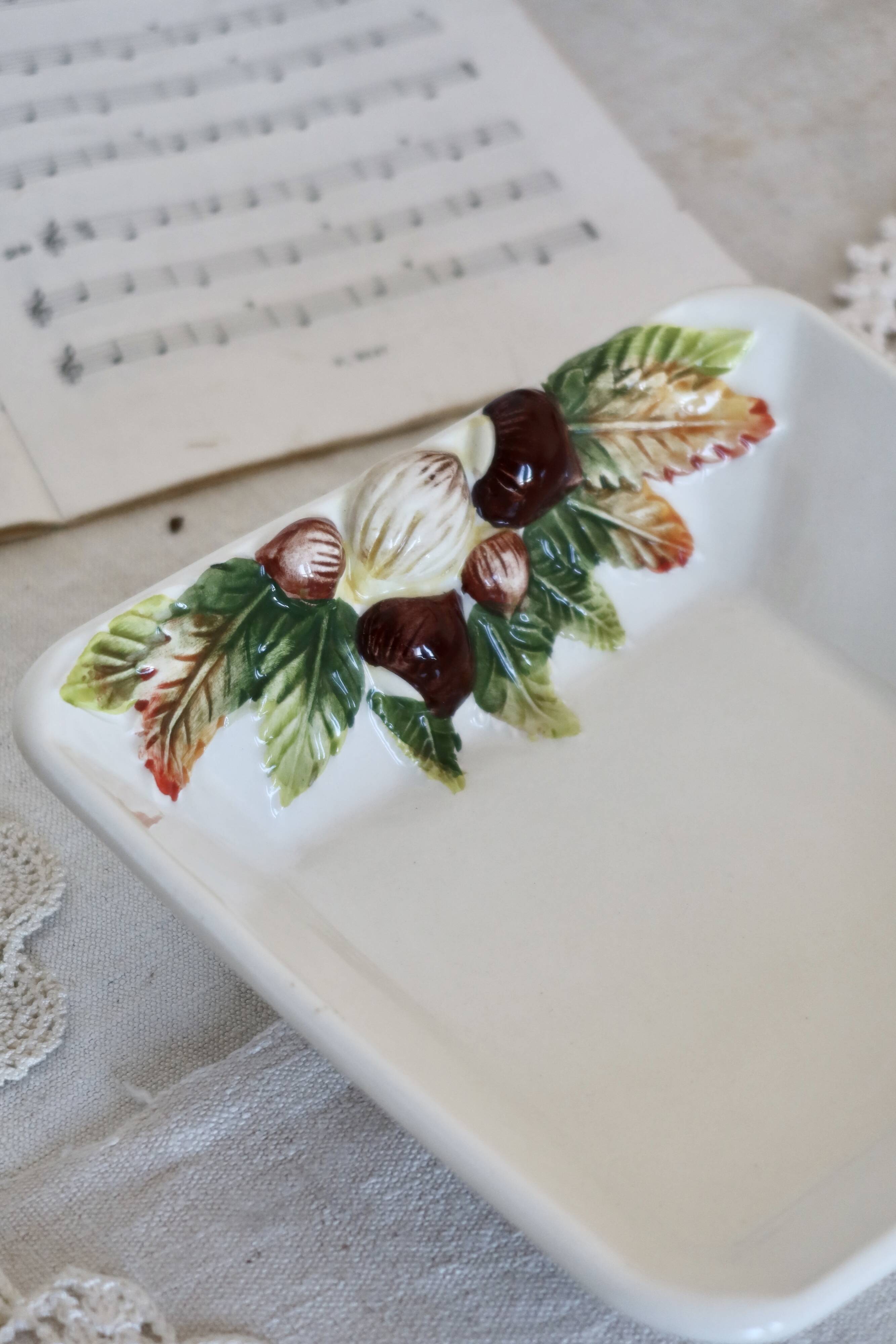 Vintage square bowl with hazelnut pattern, slip and earthenware