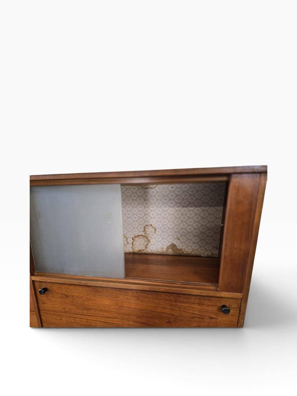 Vitrine vintage en bois / armoire / meuble mural