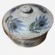 Soupière en céramique gris vernis moucheté fleurs peints en bleu vert