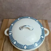 Soupière ancienne en terre de fer Salins – Modèle Saïda – Décor bleu