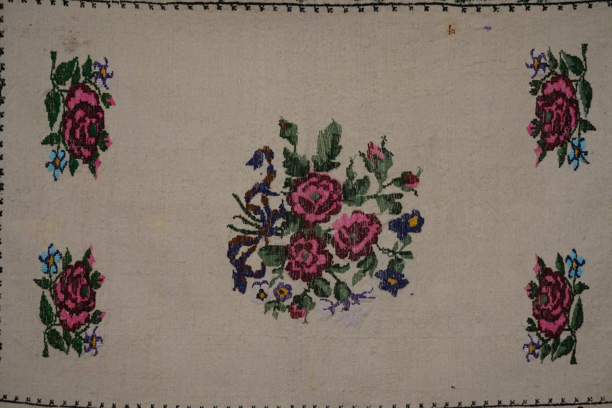 Vintage Turkish kilim, handwoven, 94x134 cm.