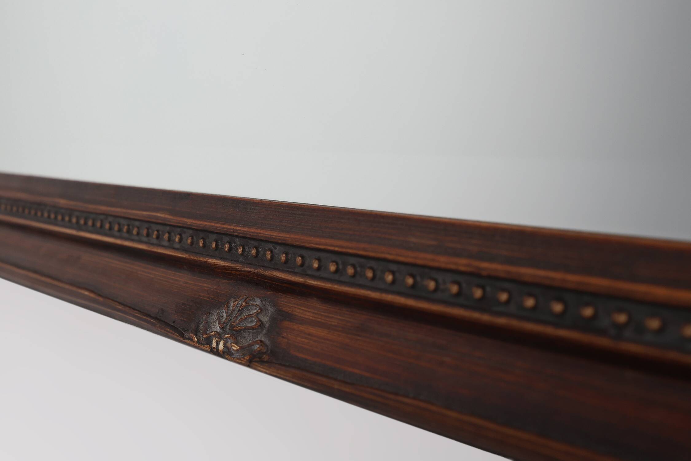 Miroir ancien à facettes en bois sculpté, France, années 1850