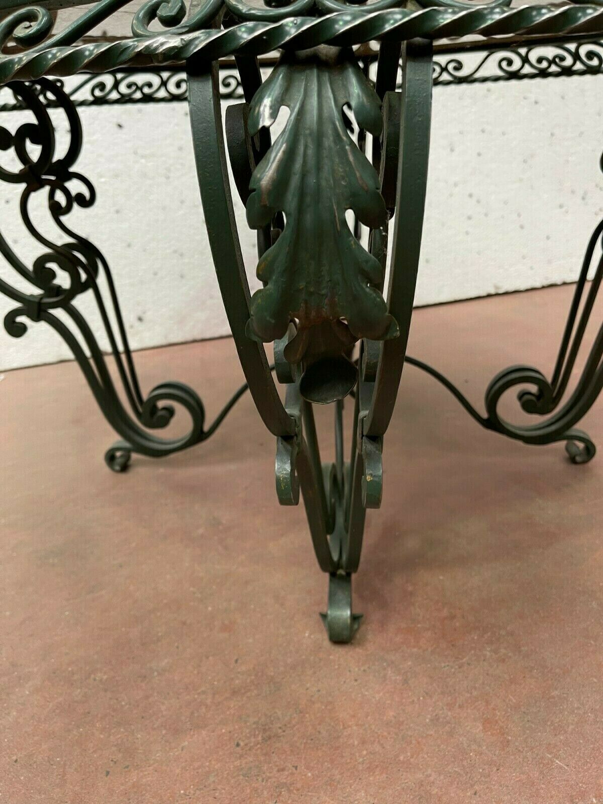 Round living room table in wrought iron and marble XX century