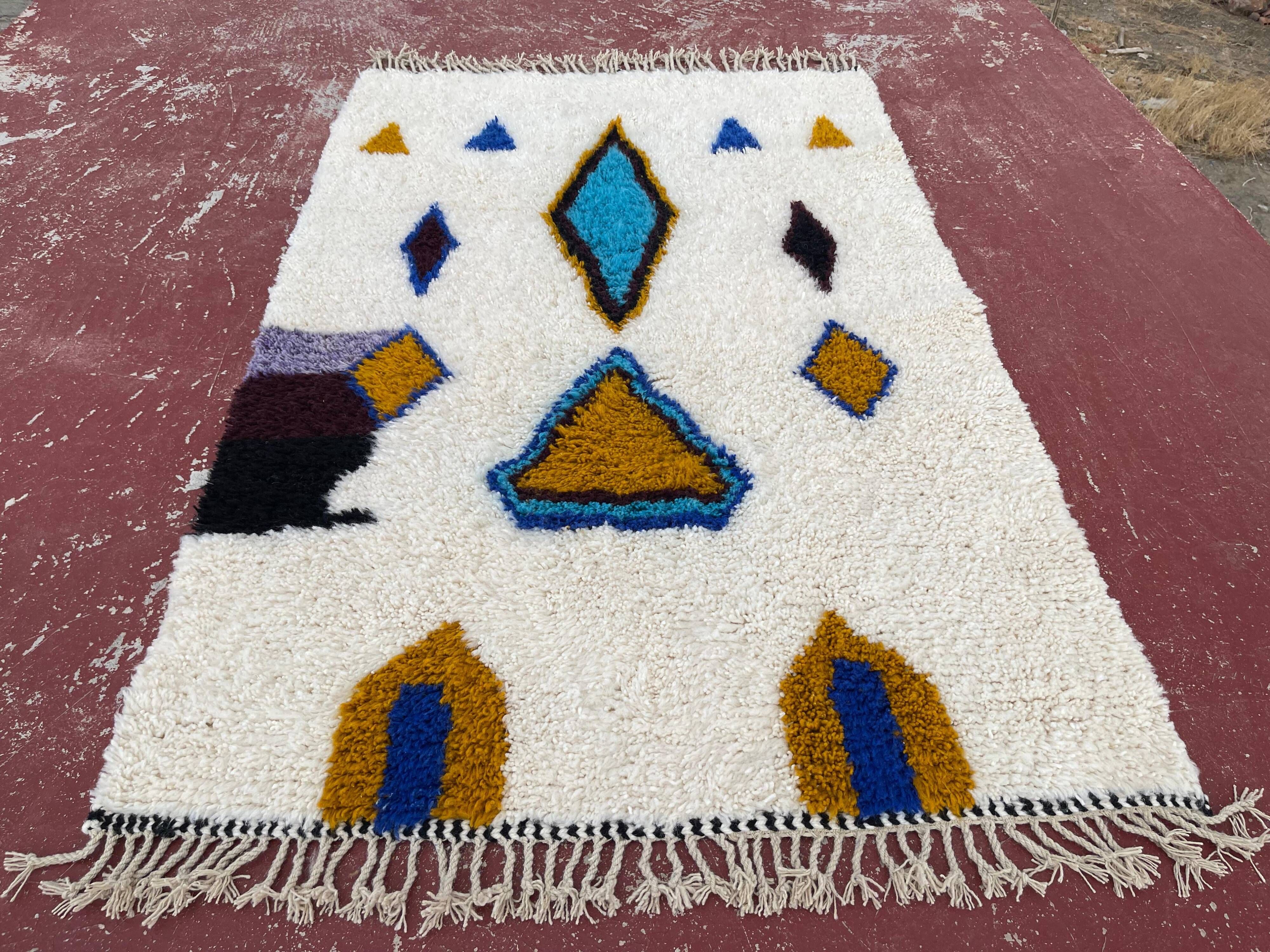 Moroccan Berber rug in cream and blue 250x150 cm – colourful geometric patterns