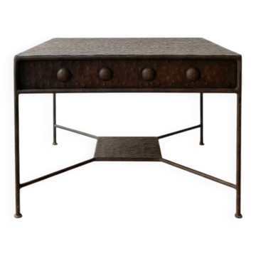Table basse brutaliste vintage en métal martelé