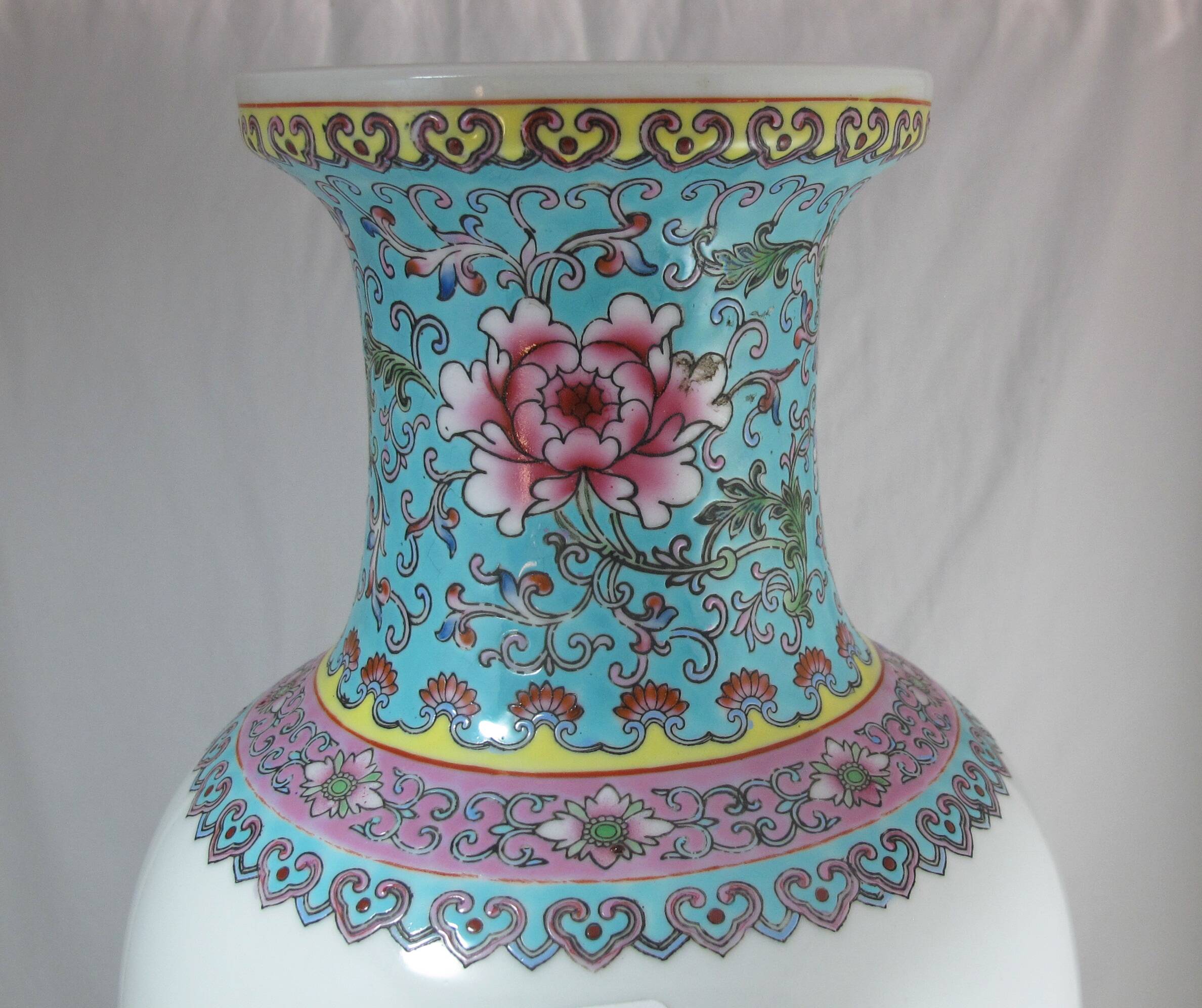 Large Chinese famille rose porcelain vase China 20th century