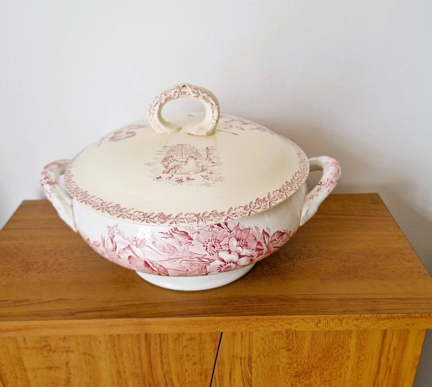 Sarreguemines soup tureen, country model F.F. Pexonne
