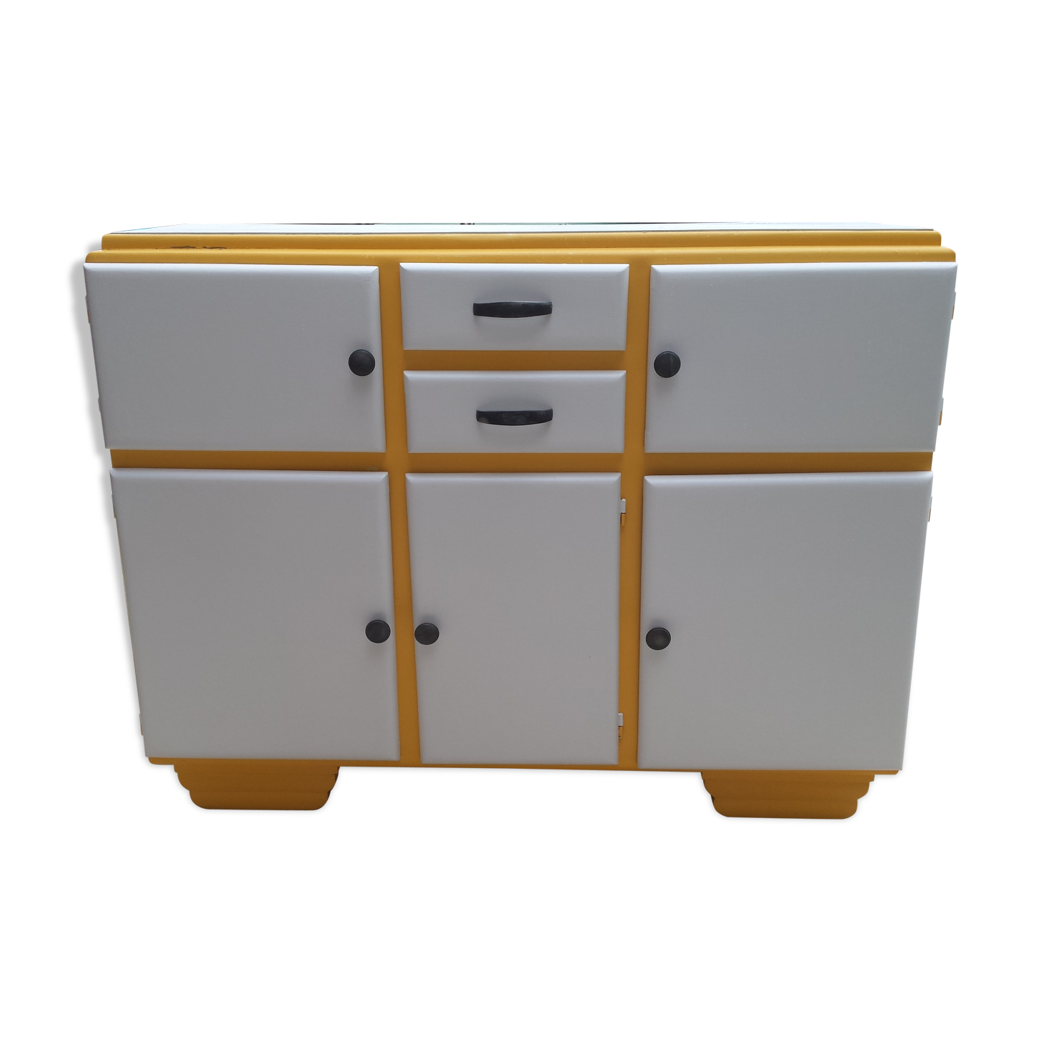 Buffet low yellow and white mado