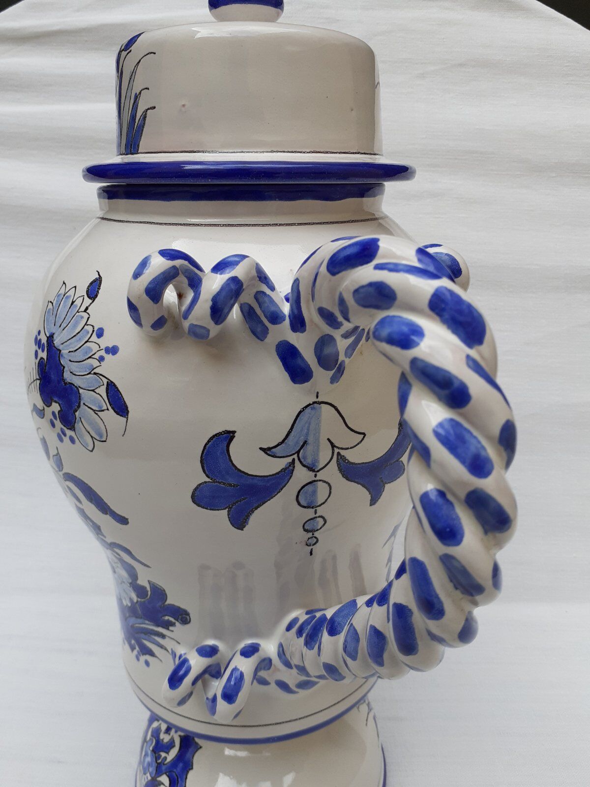 Covered pot in earthenware