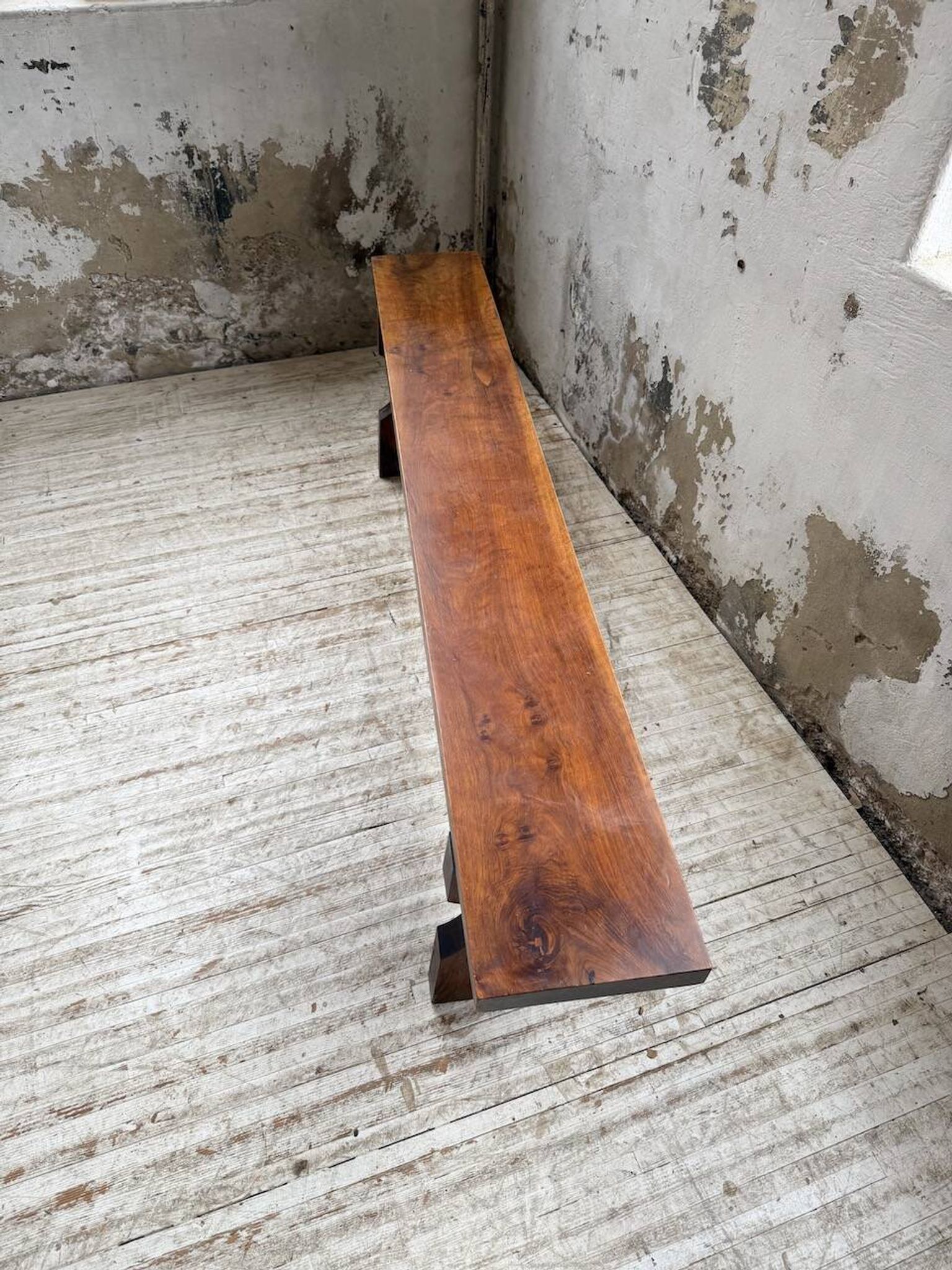 Paire de bancs noyer 1900