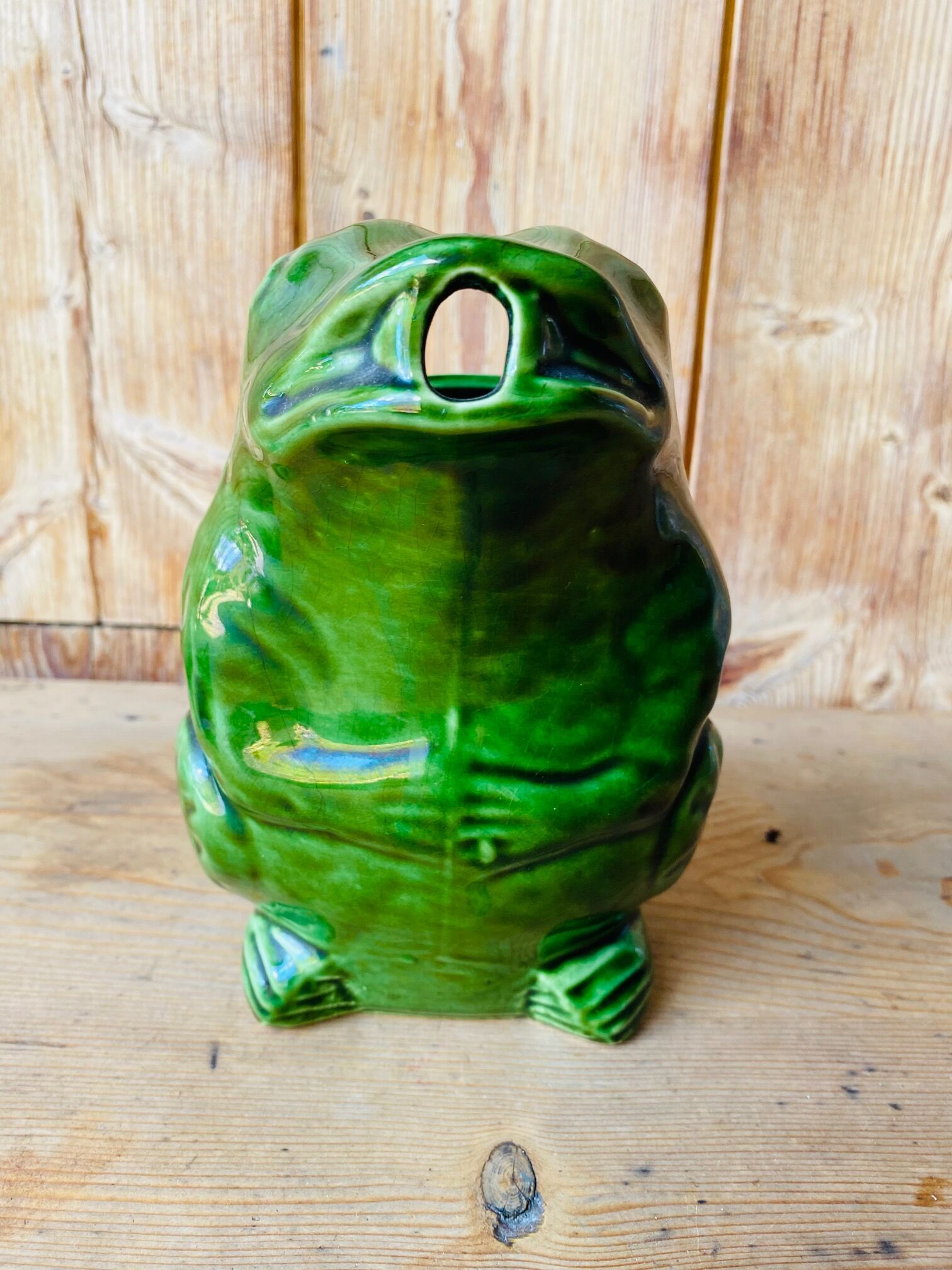 Pitcher frog guyot dijon Lheritier.