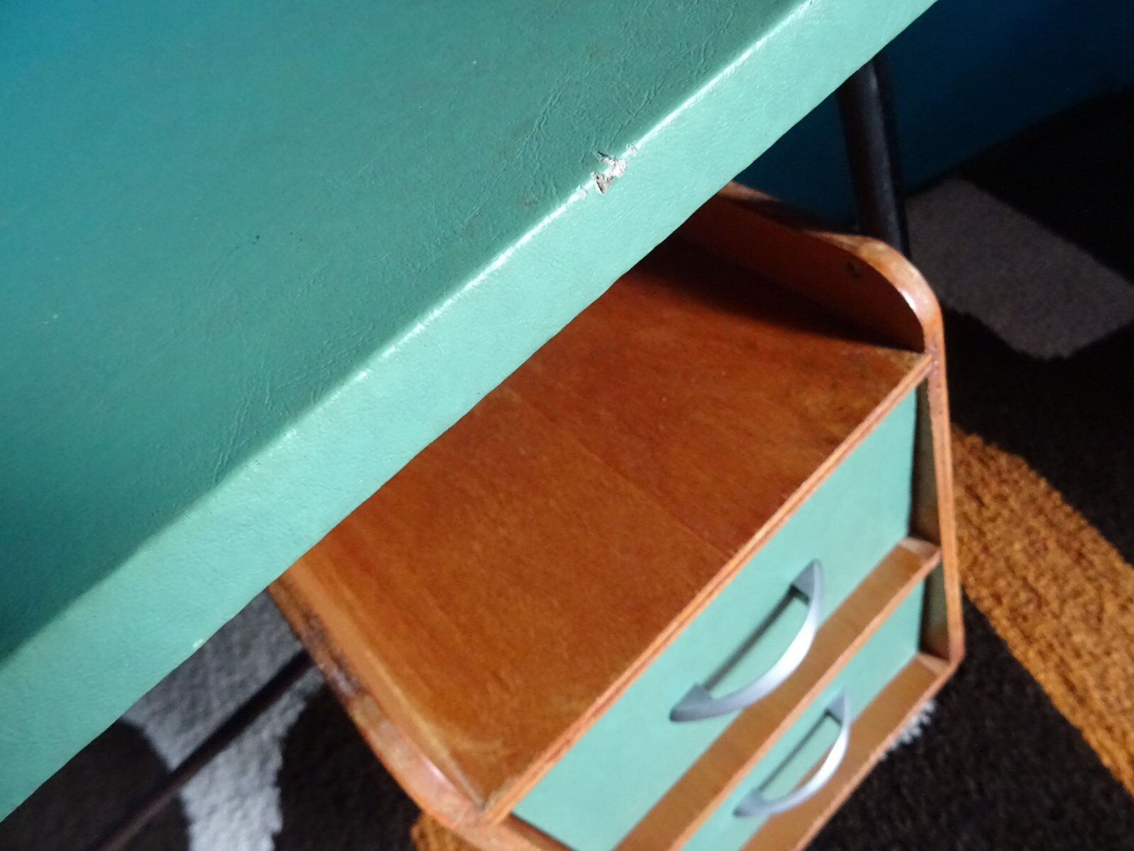 Desk hanging drawers and chair