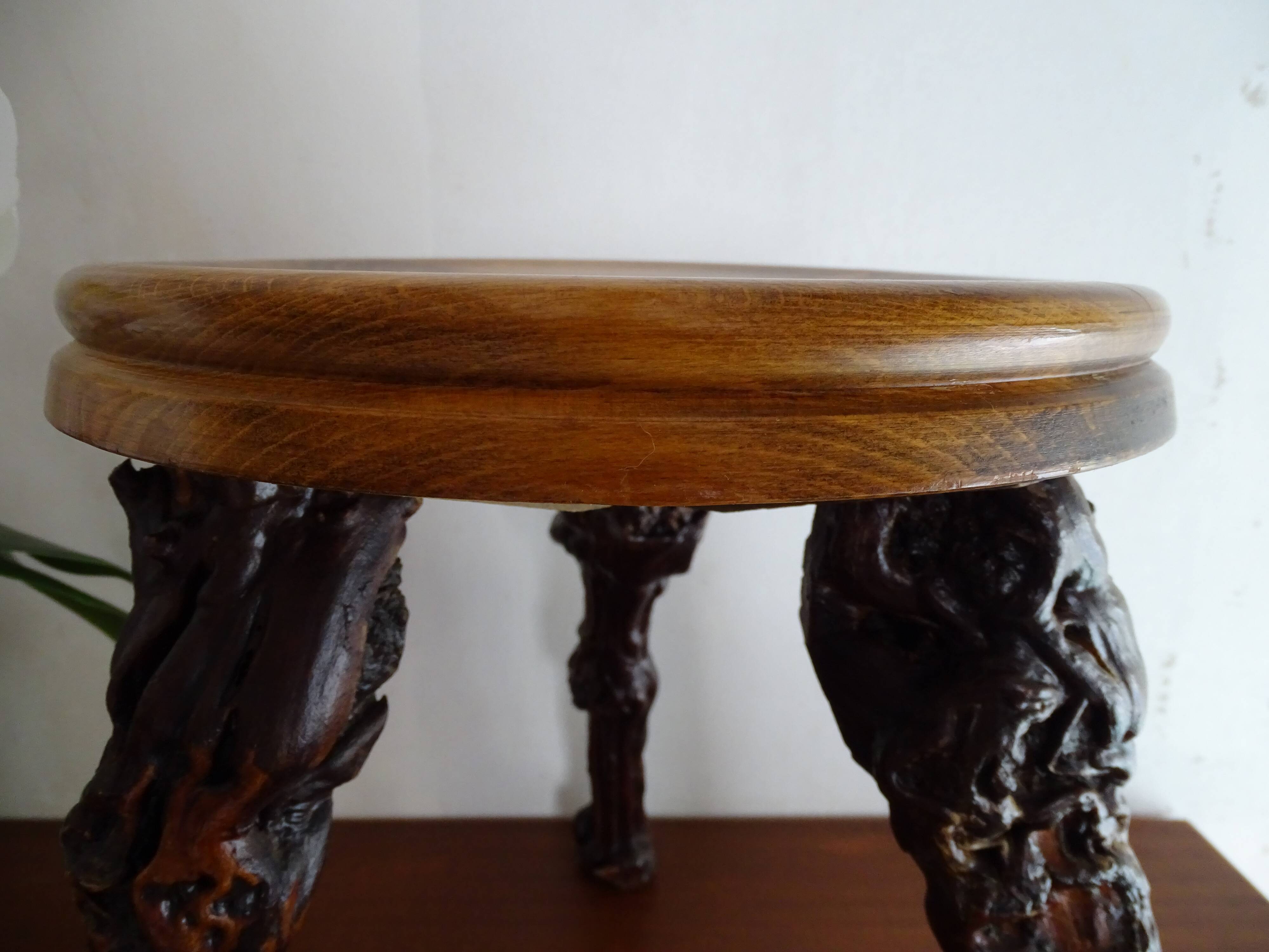 Tripod stool cep wood