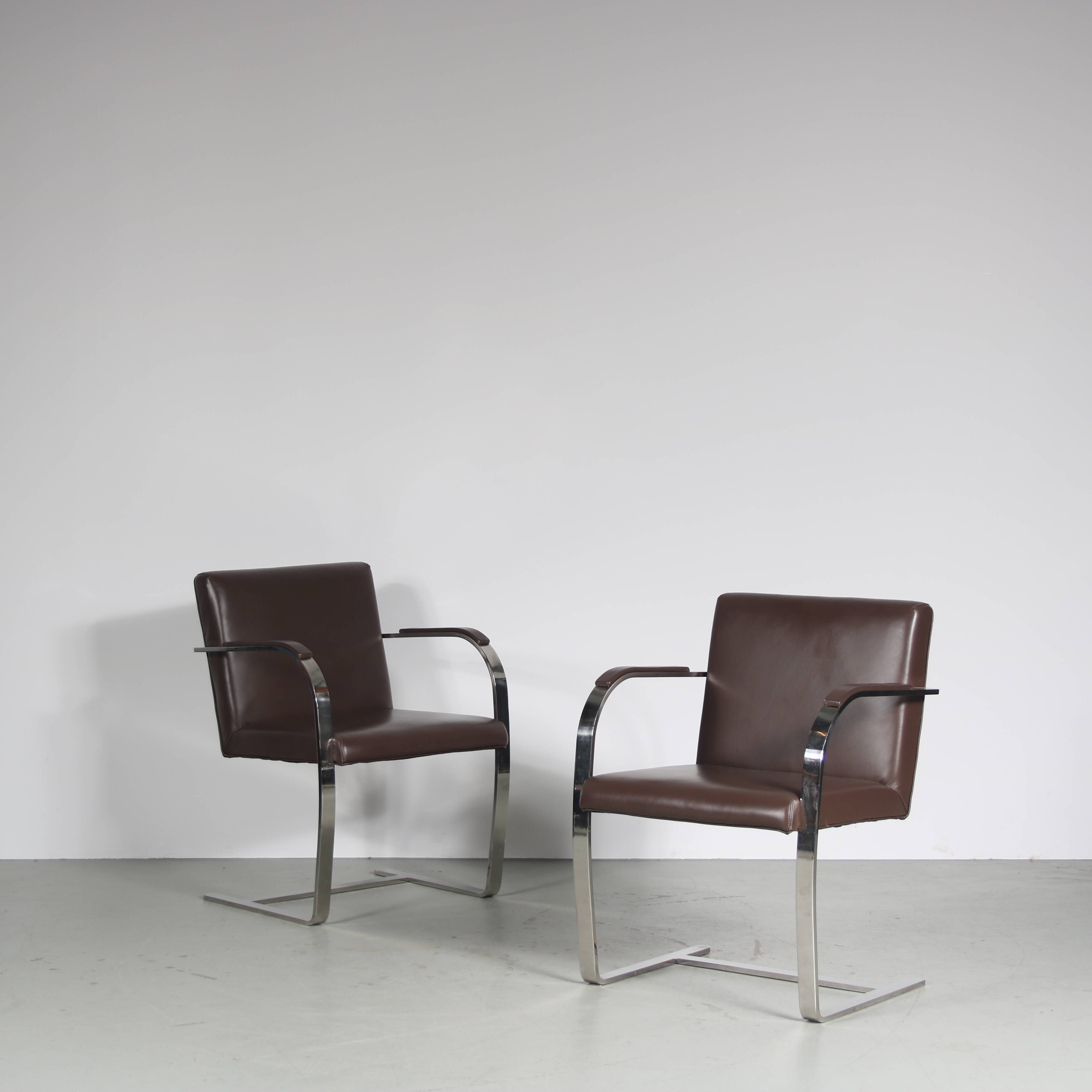 Paire de chaises « BRNO » des années 1970, Italie