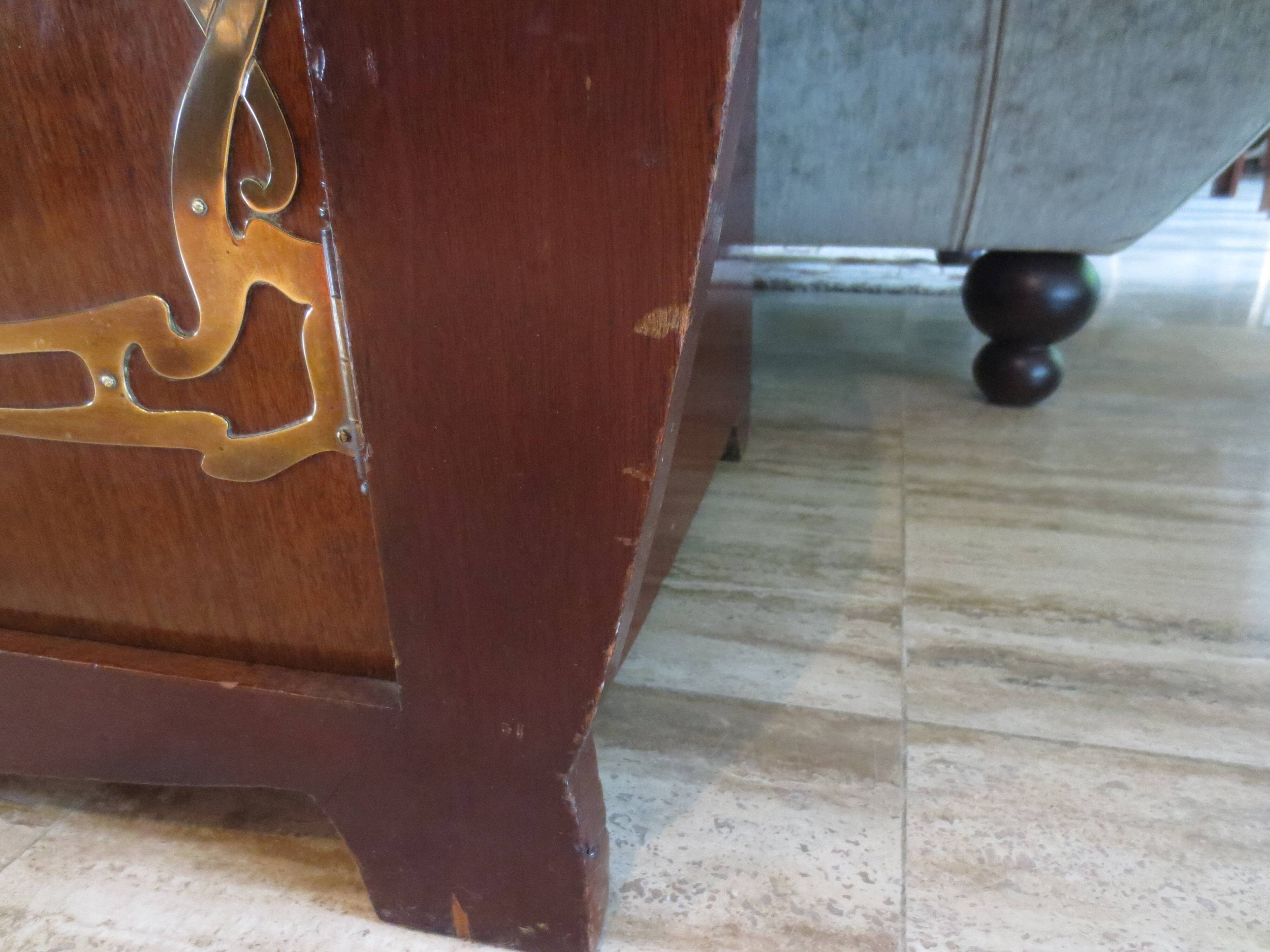Buffet Art nouveau dans le gout de Victor Horta