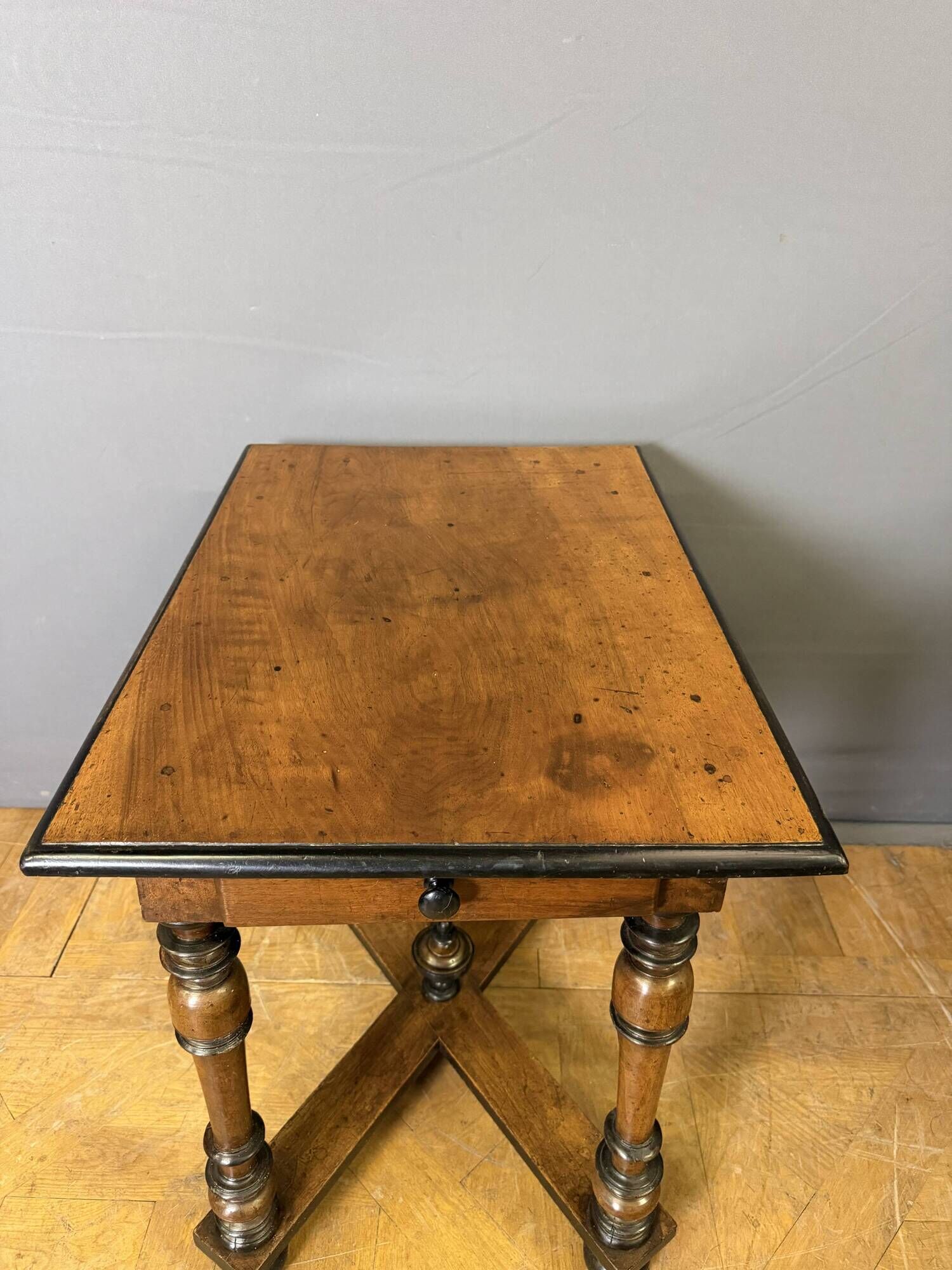 Table Louis XIII