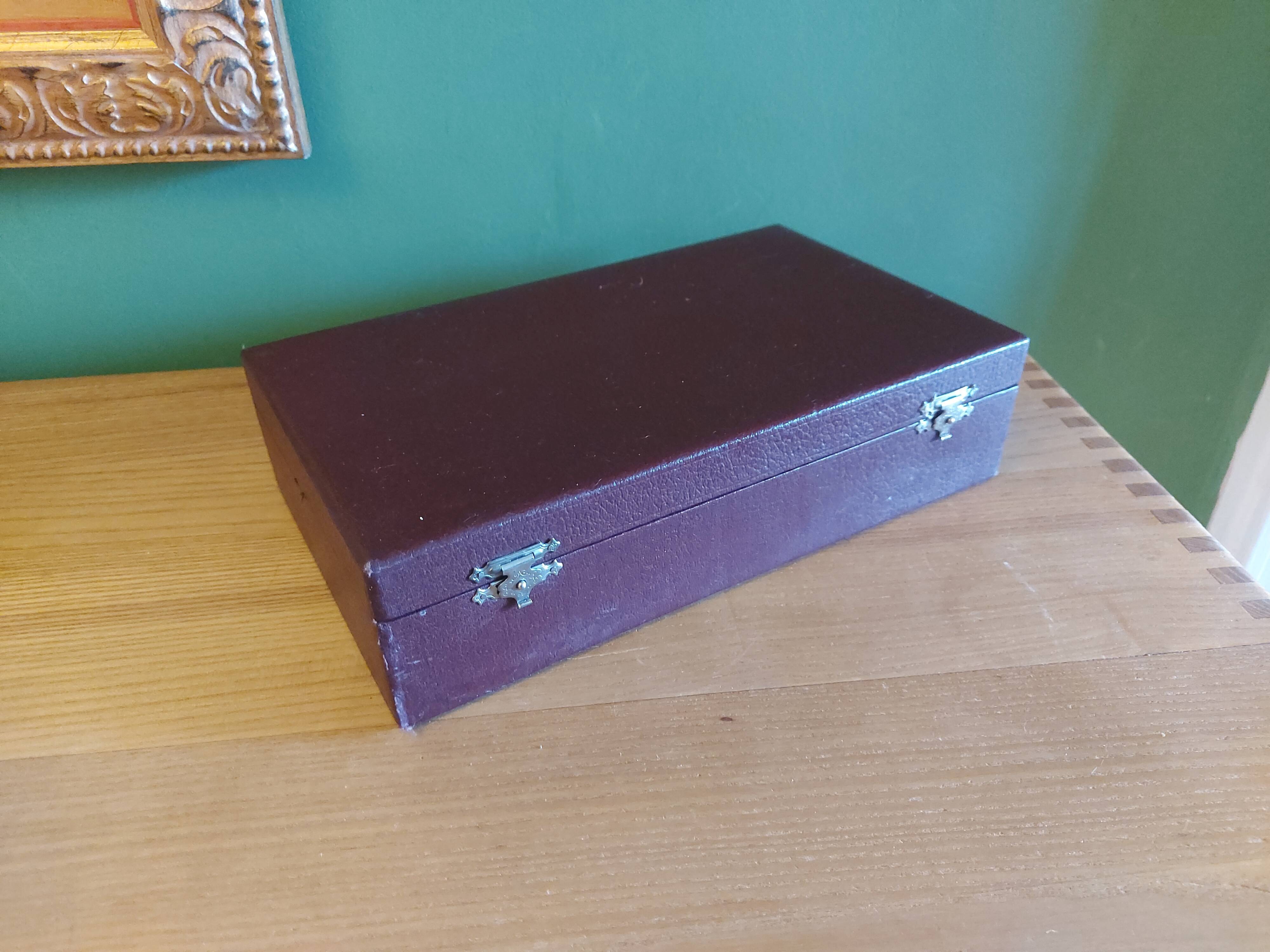 Box 24 silver metal knives, Ravinet Denfert