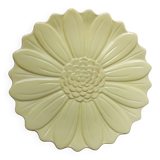 Dish in the shape of a daisy