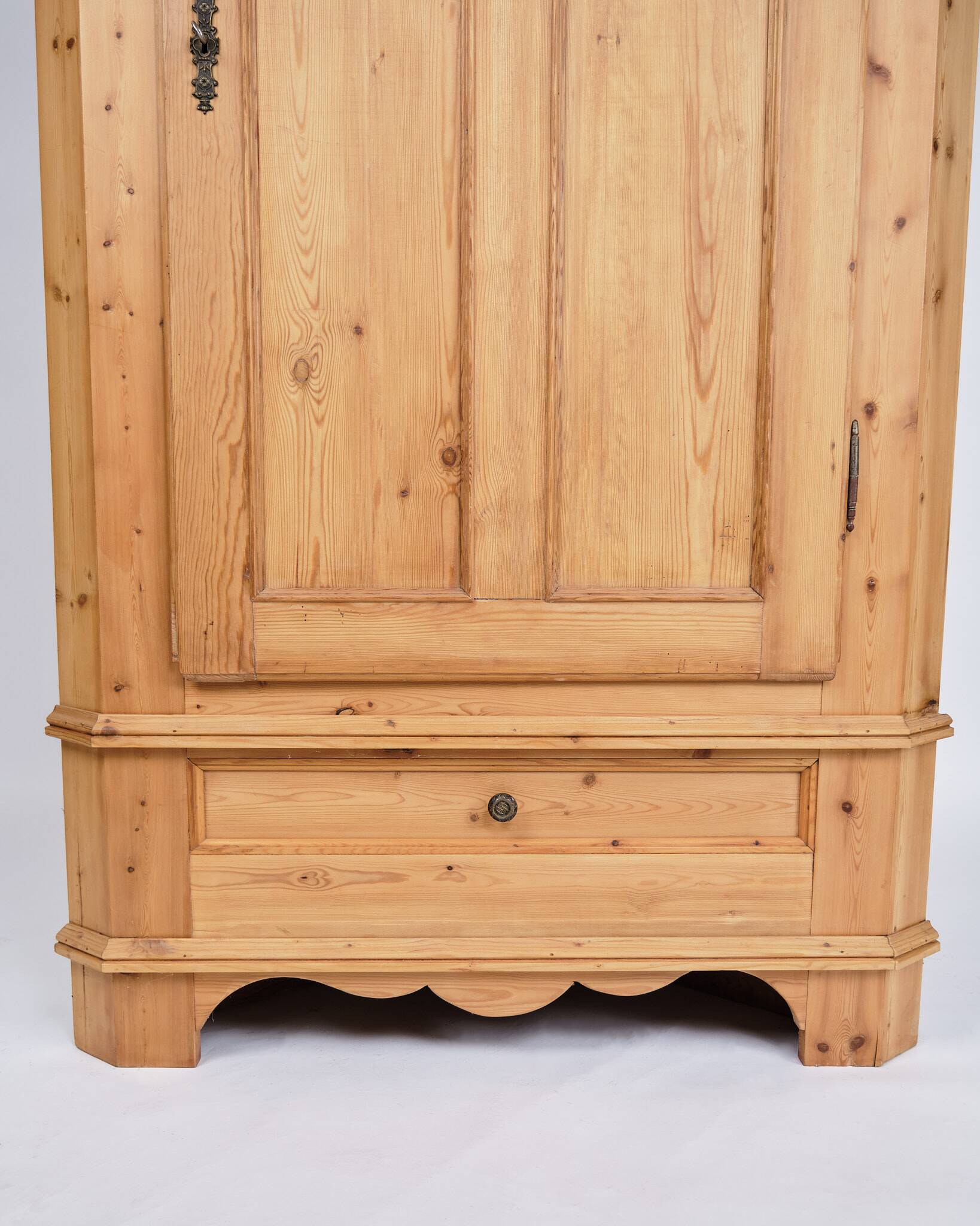 Antique corner cabinet - solid pine - brass fittings - 1920s