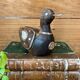 Oiseau en bois foncé, laiton & nacre