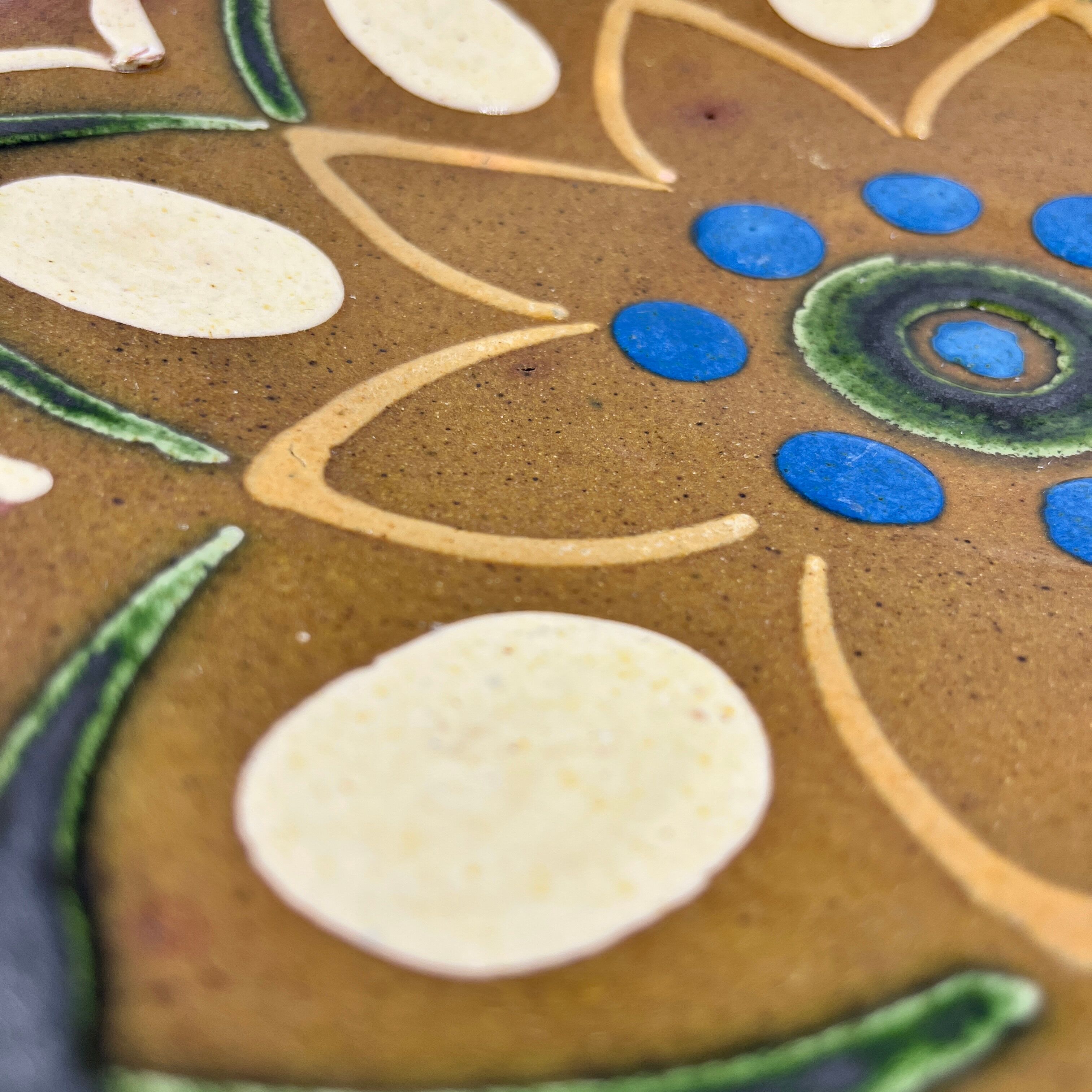 Empty pocket, decorative ceramic plate Puigdemont