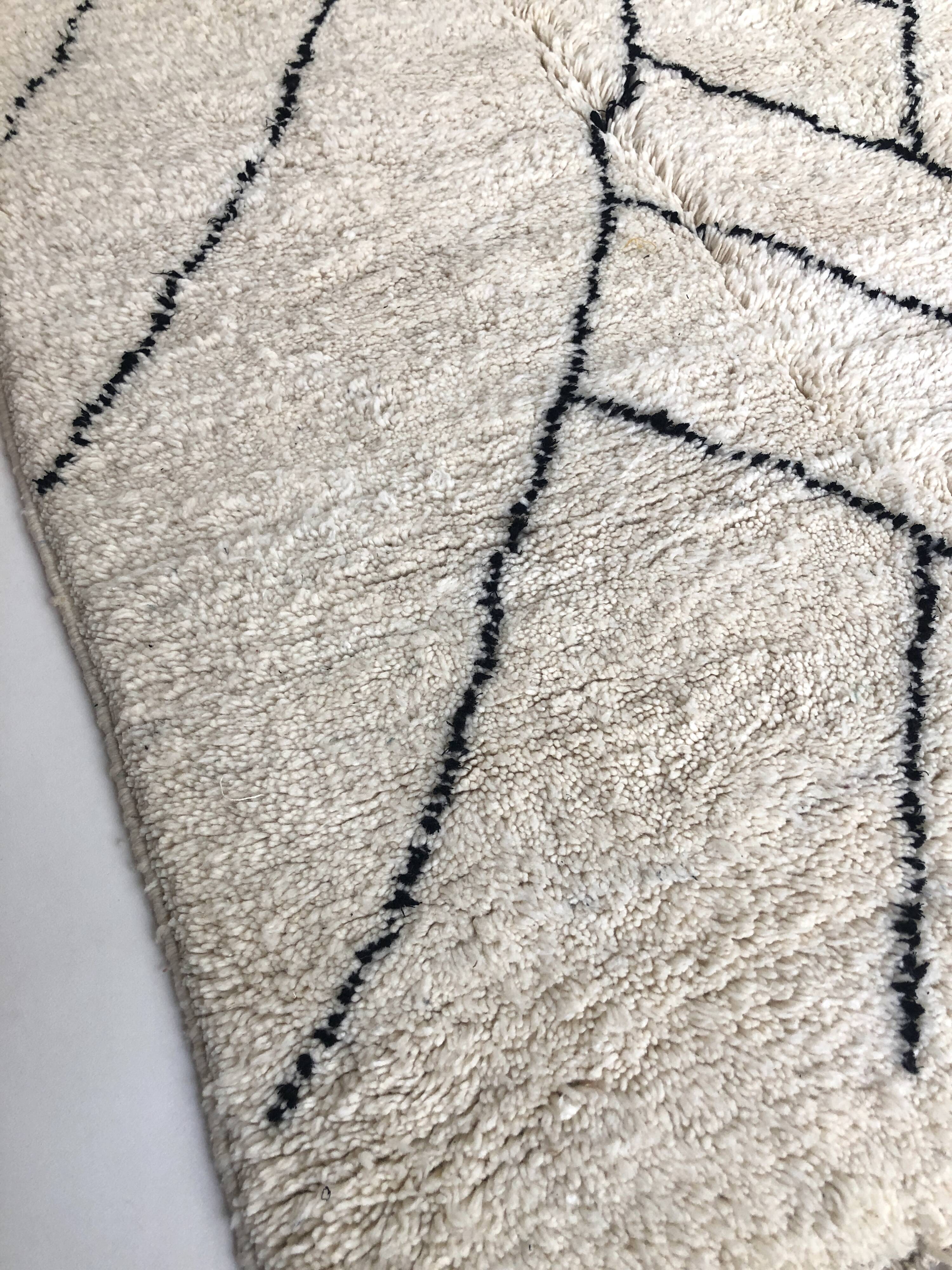 Moroccan Berber carpet Beni Ouarain with black graphic patterns 2,36x1.55m