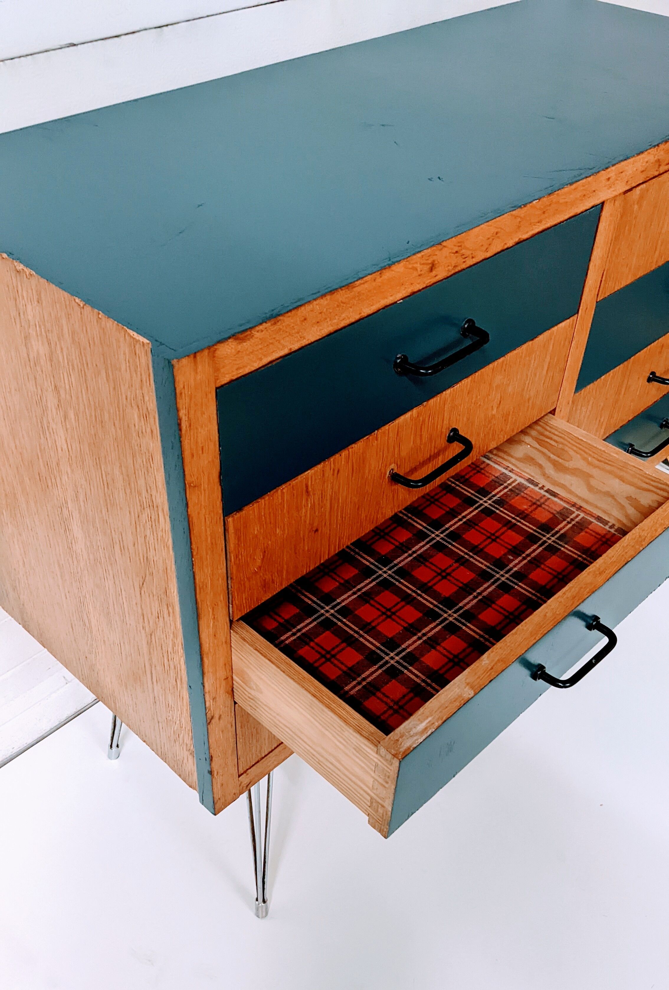 Vintage wooden chest of drawers