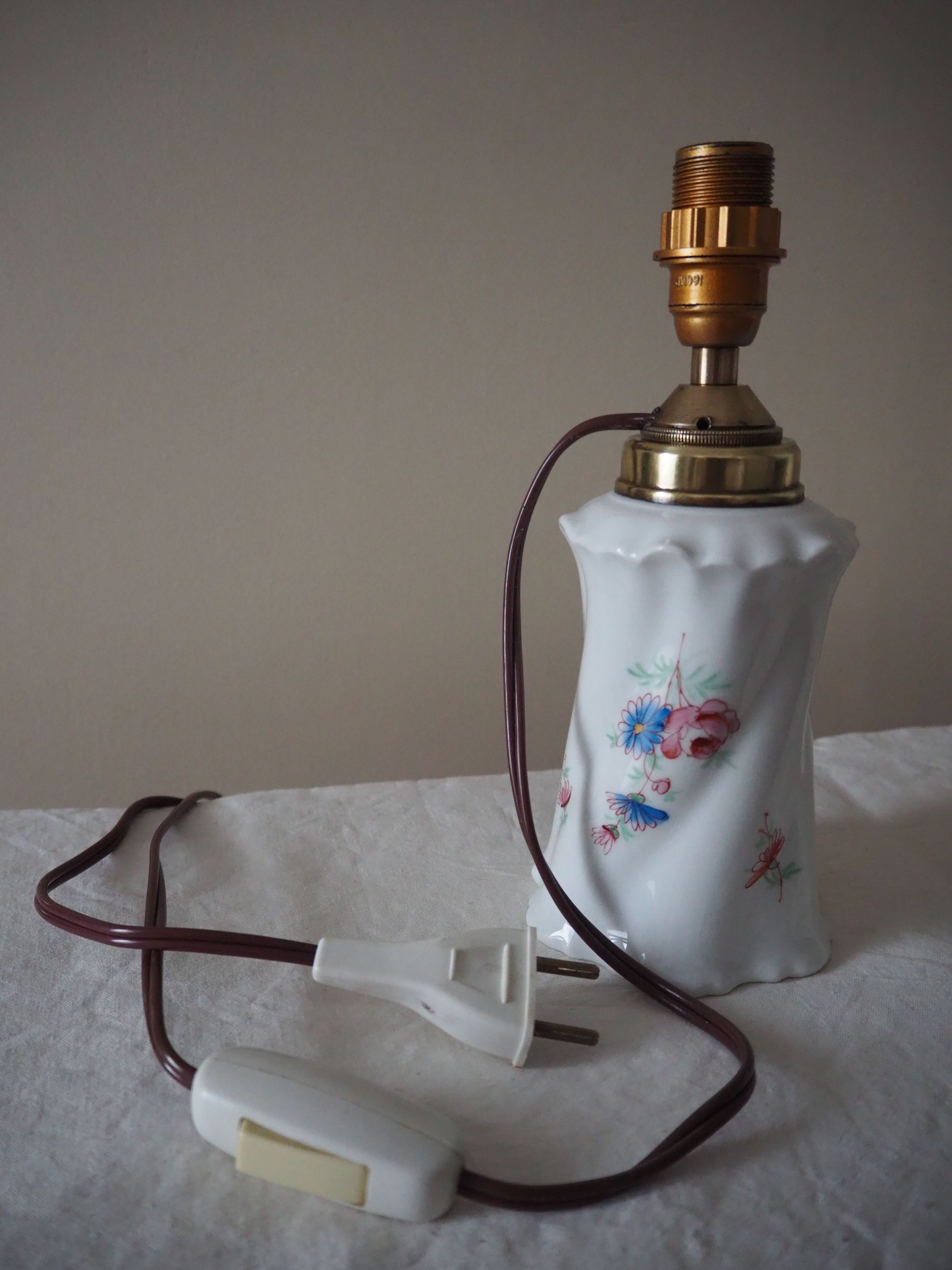 Table lamp in earthenware