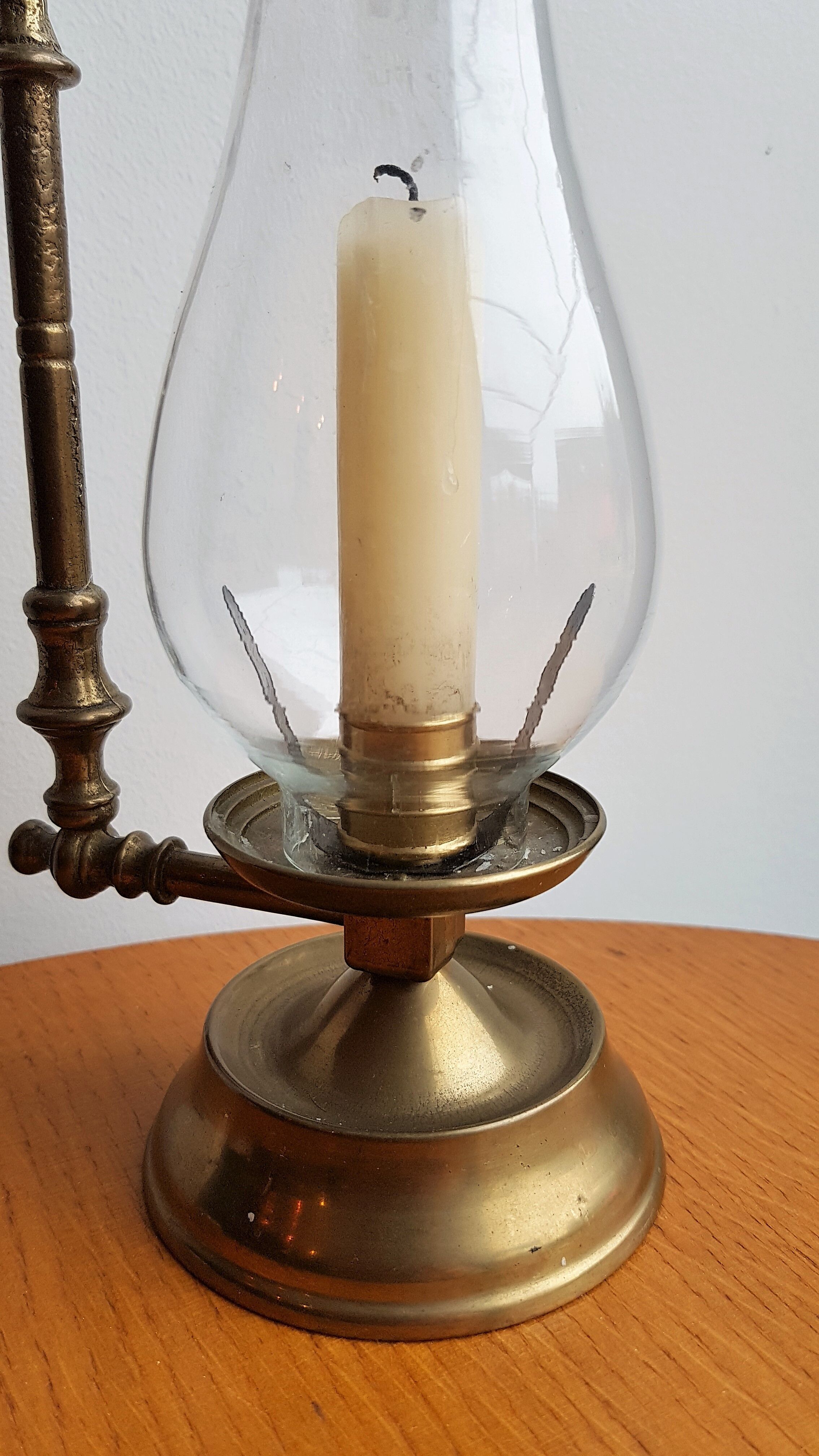 In brass and glass candleholder