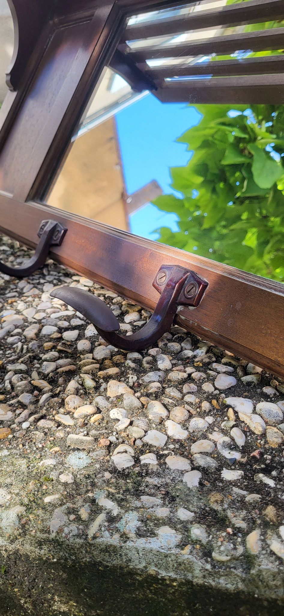 Entrance hall, wall-mounted coat rack