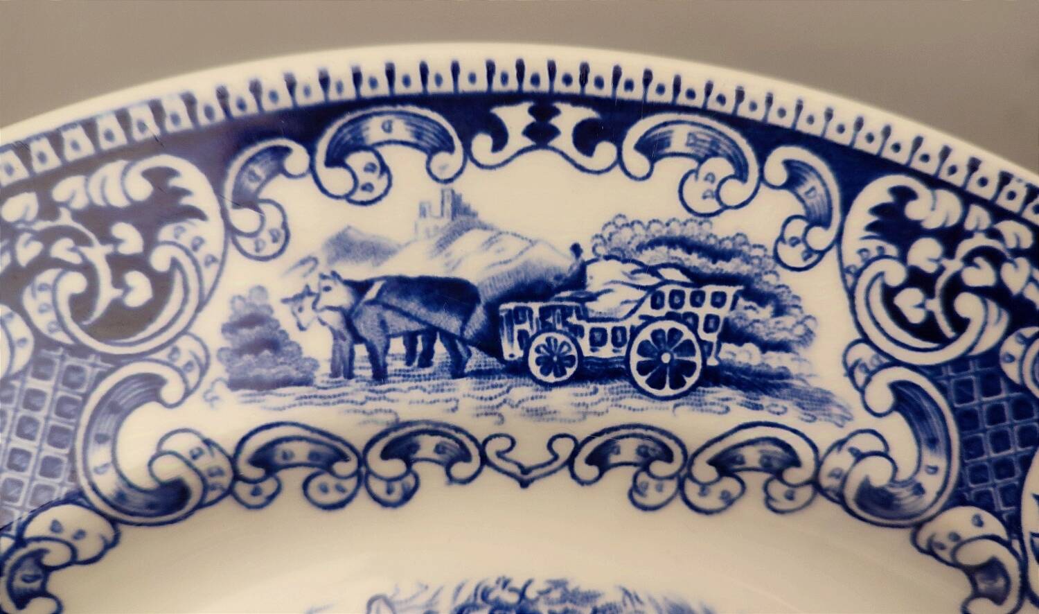 Large Round Dish - Cambridge - Old England