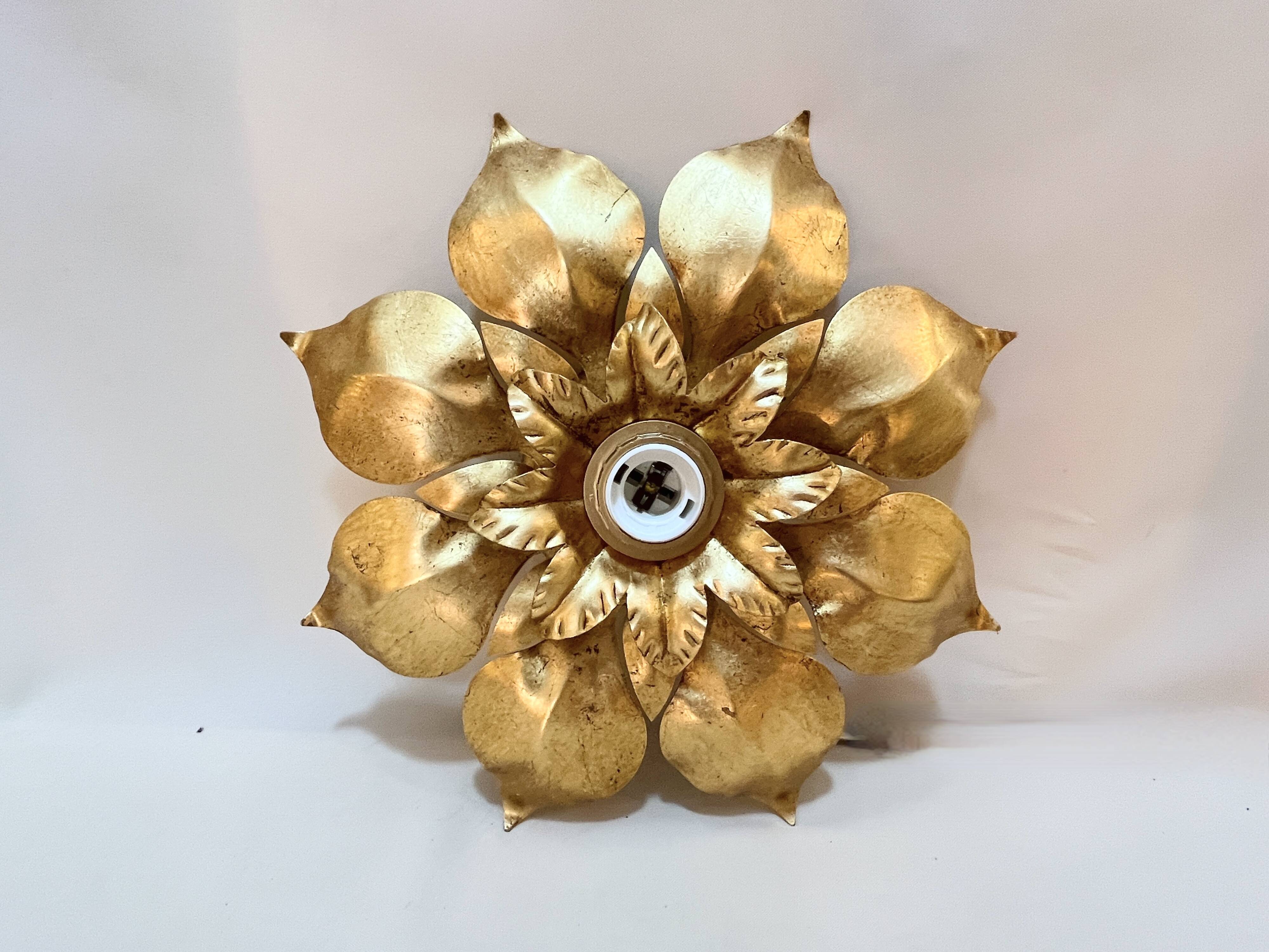 1970s 1980s Hollywood Regency Masca Gold Leaf Metal Flower Wall Sconce