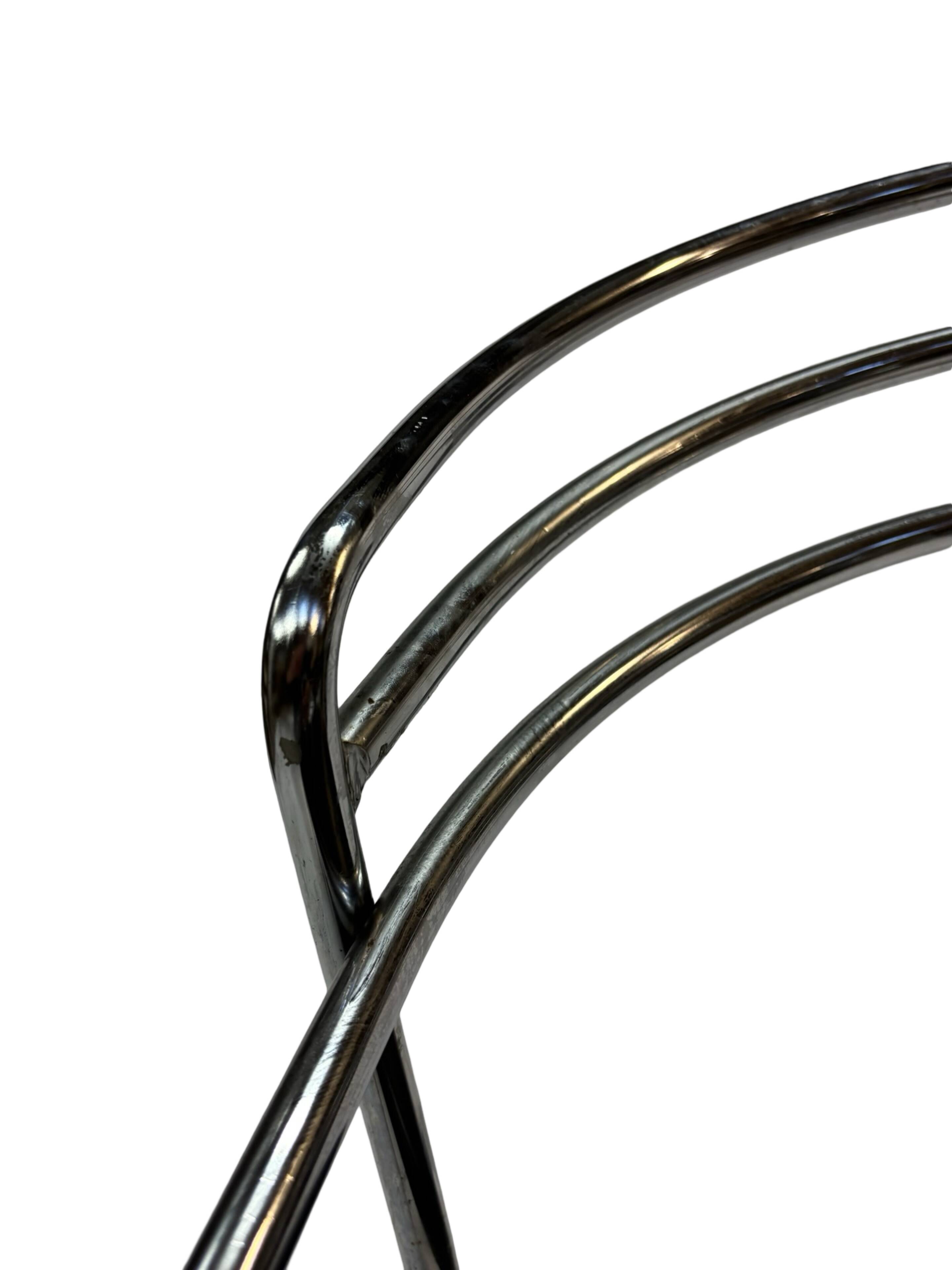 4 chaises minimalistes en fil d'acier chromé, années 80