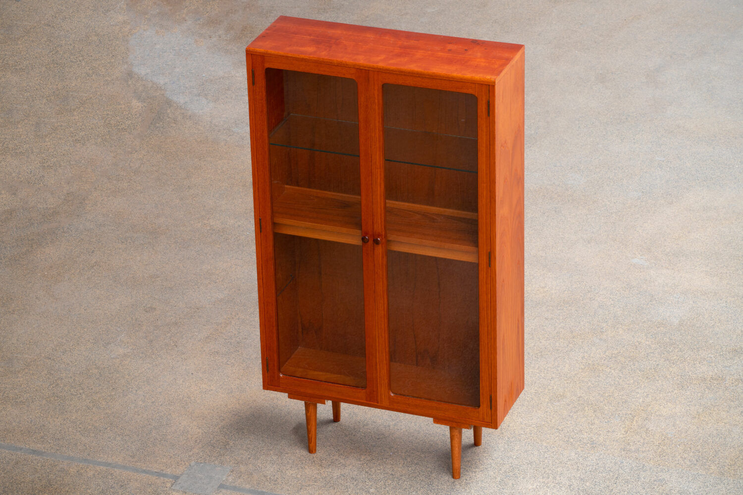 Vintage scandinavian library