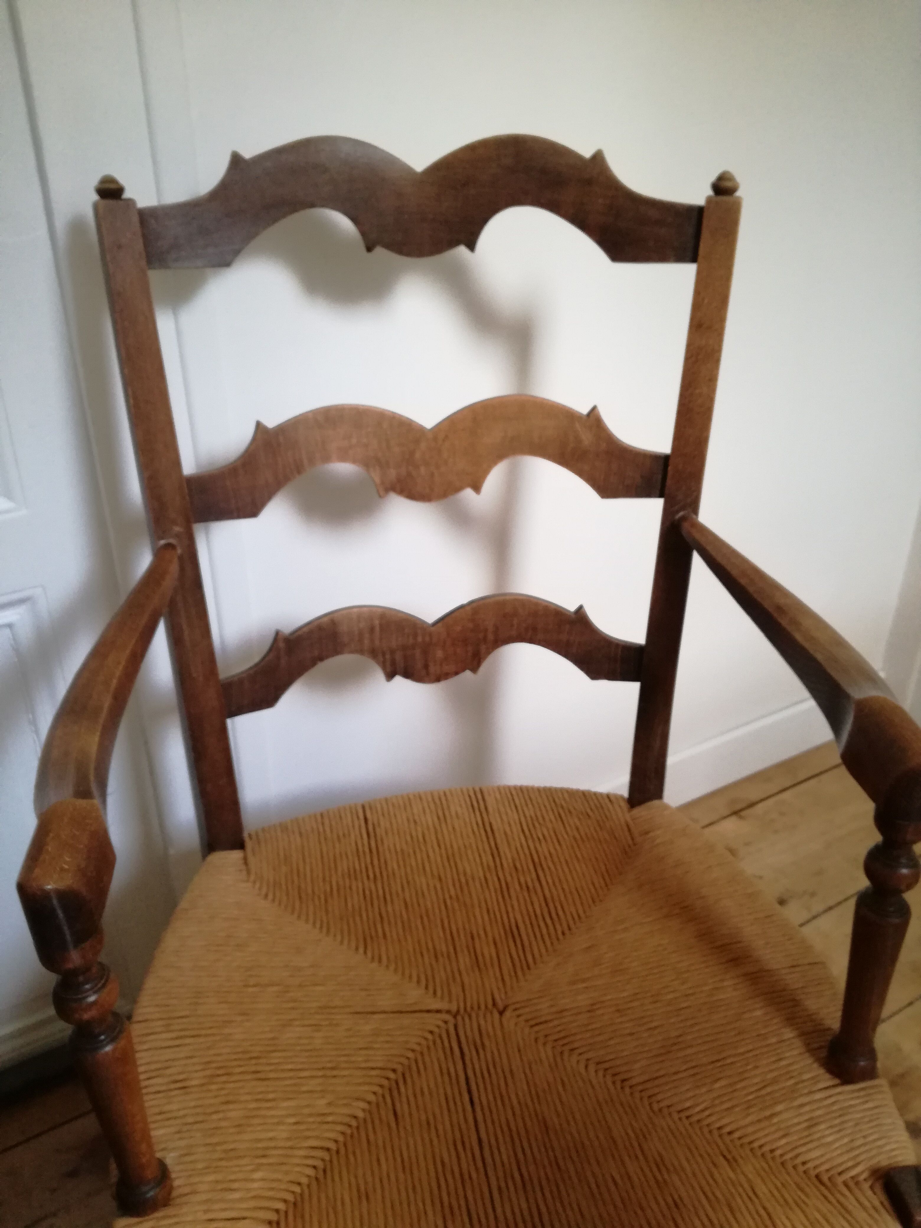 Paire de fauteuils paillés provençaux