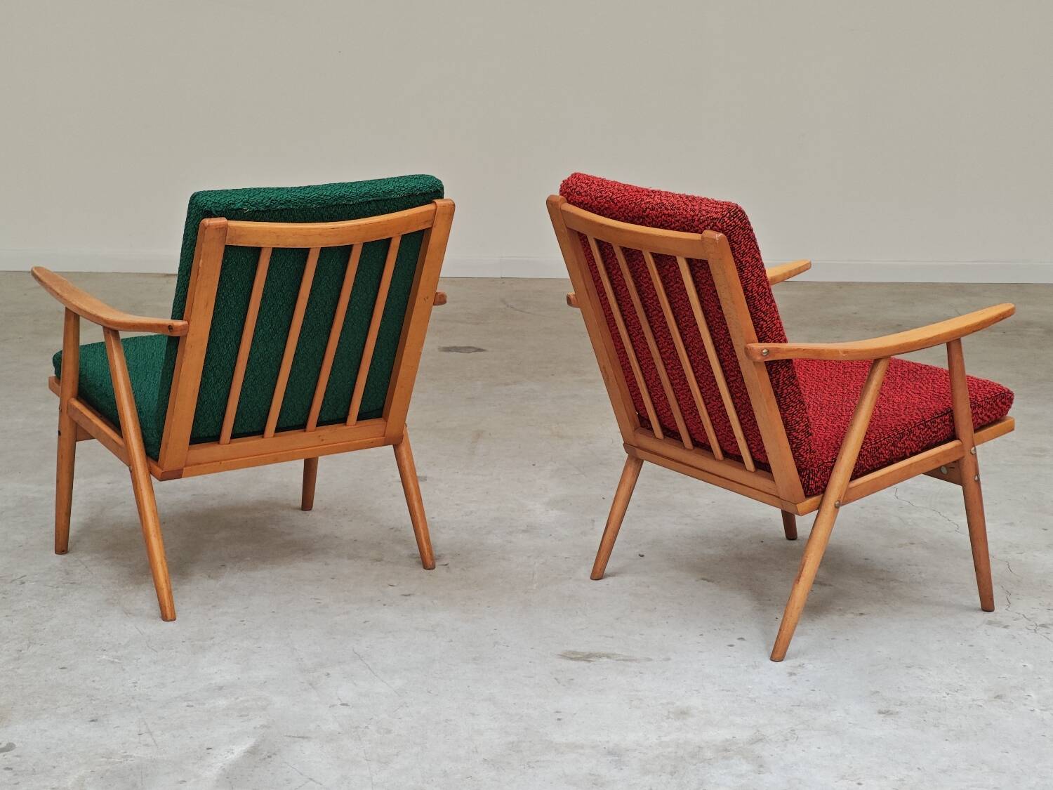 Pair of green-red boomerang armchairs by Antonin Suman for Ton (Thonet) 19