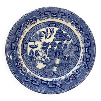 Blue willow plate 19th century Chinese decor