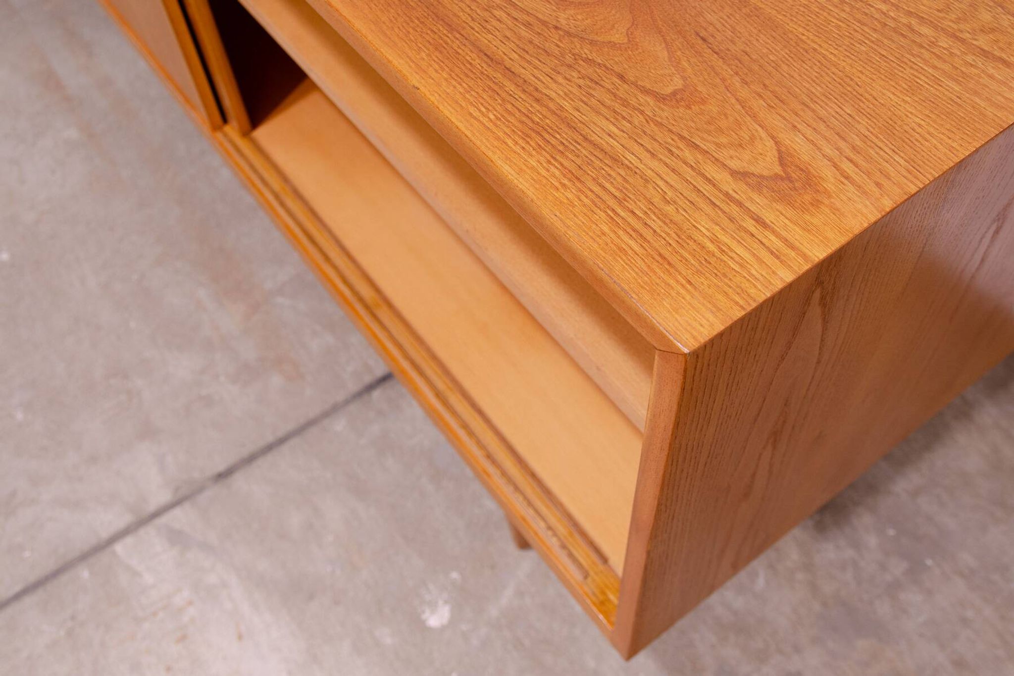 Buffet long de style scandinave double face entièrement restauré par Sedláček & Vyčítal, Tchécoslovaquie,