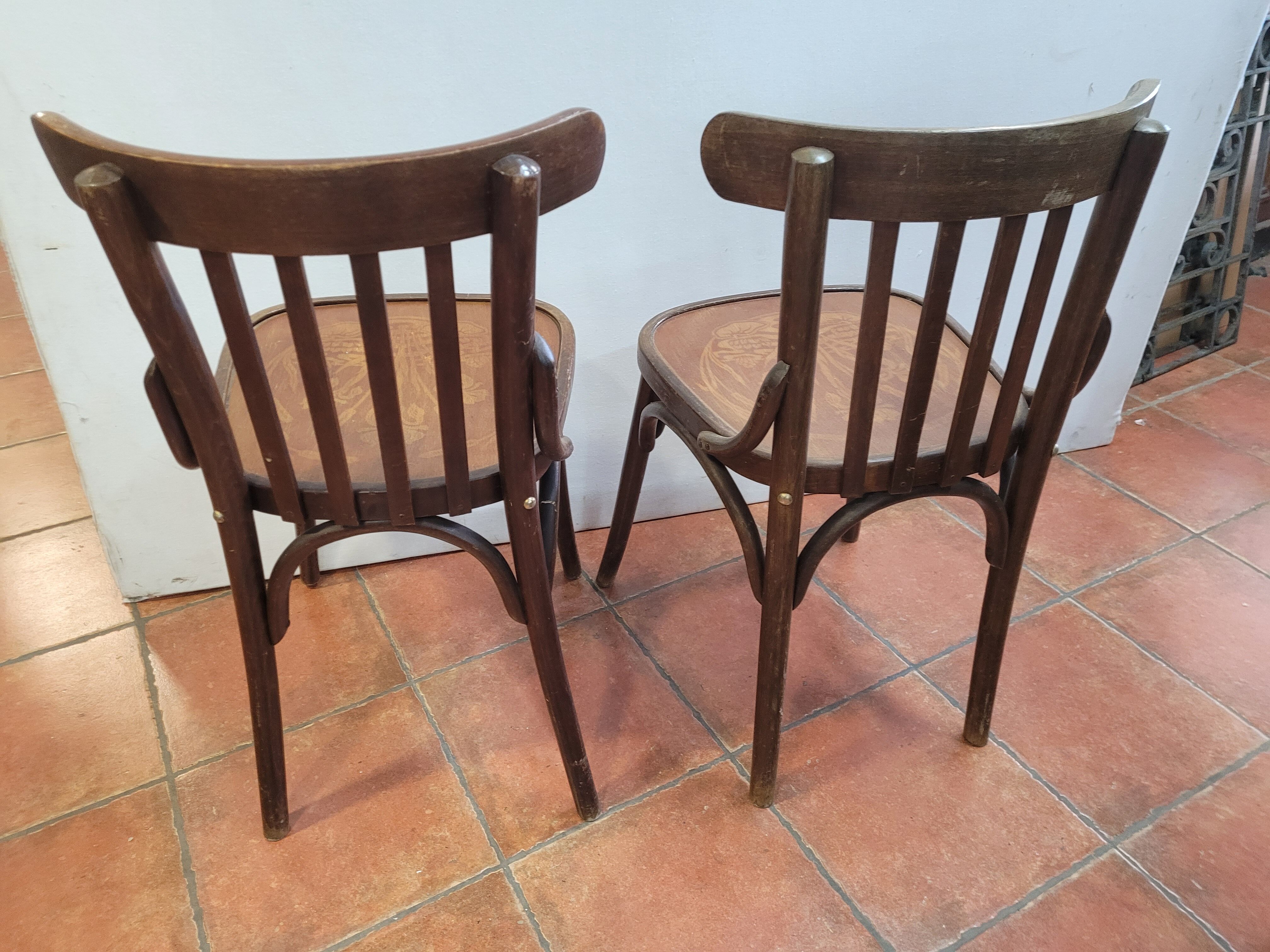 Paire de chaises de bistrot anciennes déco sur le dessus 8
