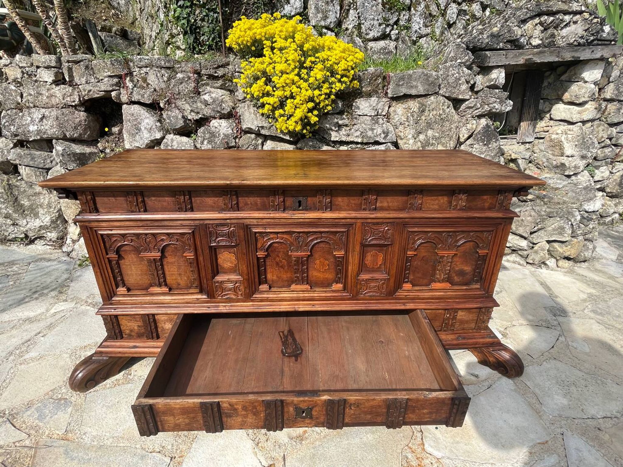 Magnificent walnut chest from the 17th century.