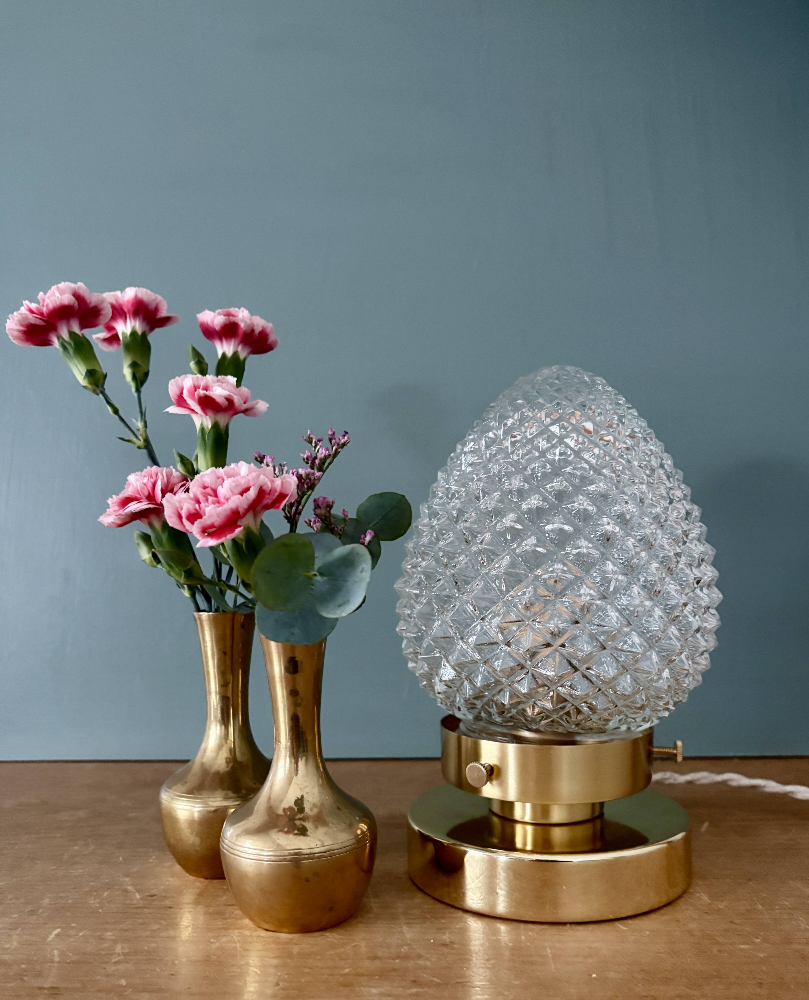 Vintage globe table lamp in diamond-point glass