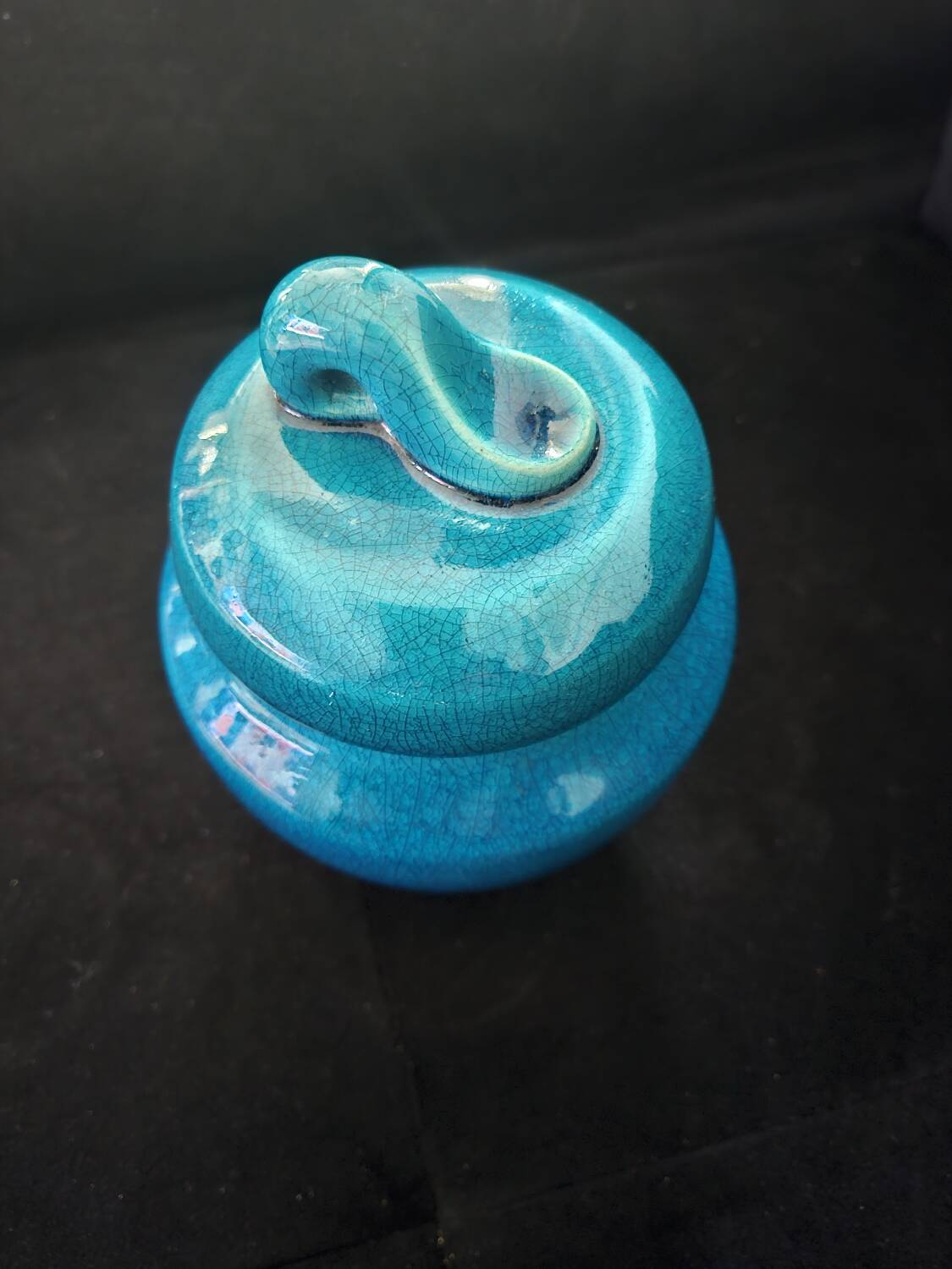 Covered pot/candy dish "duck"