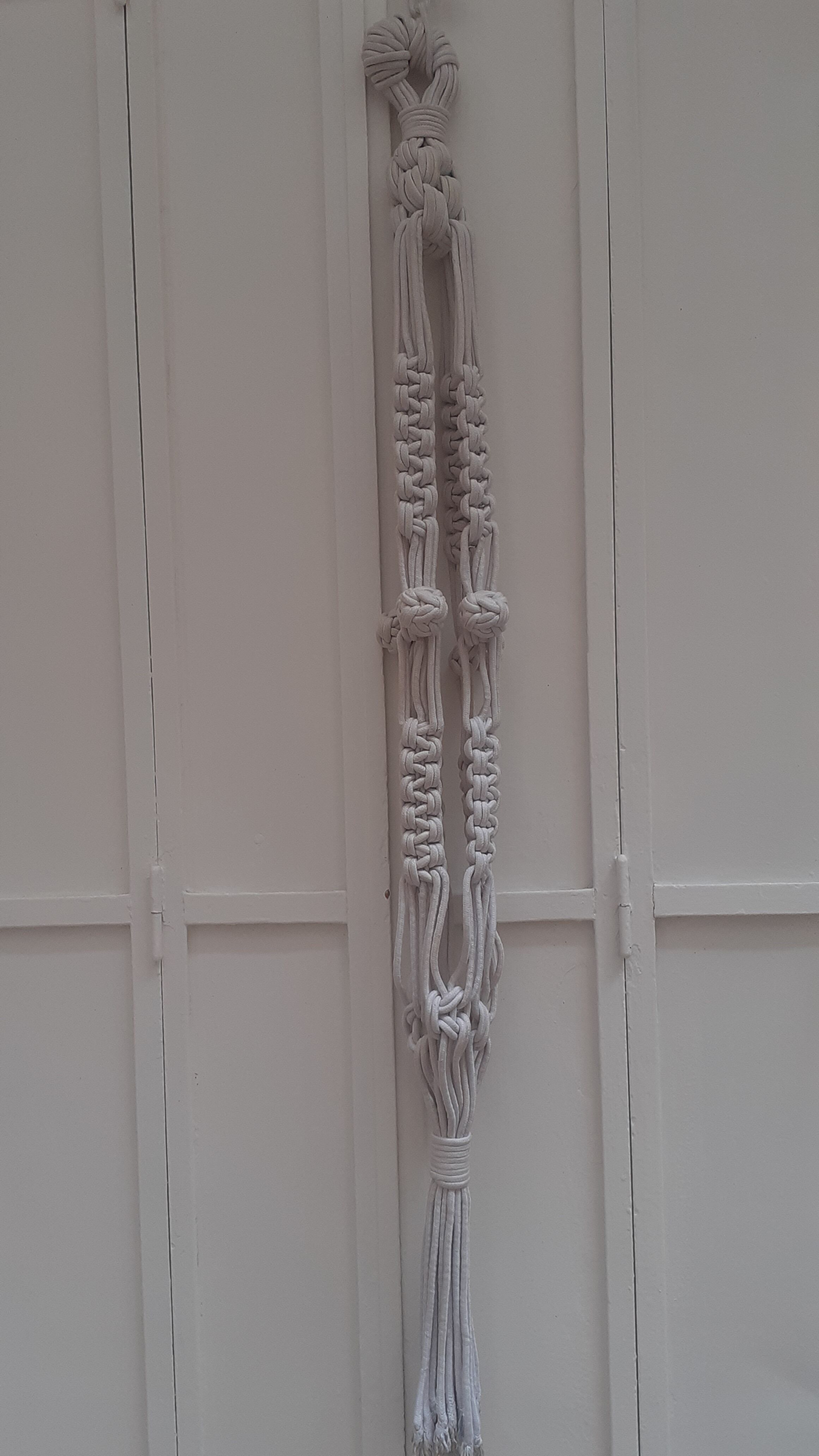 Vintage suspension in macramé