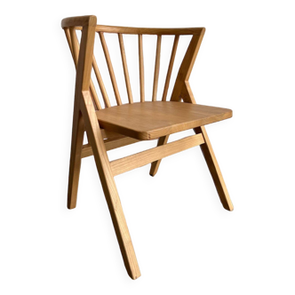 V-shaped wooden bistro chair