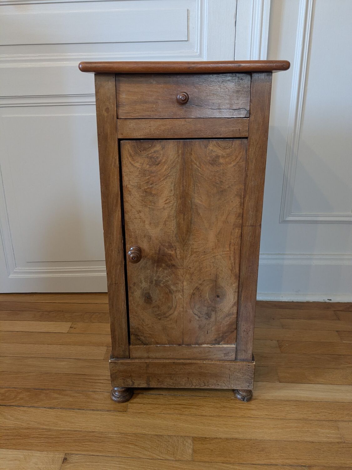 Bedside table