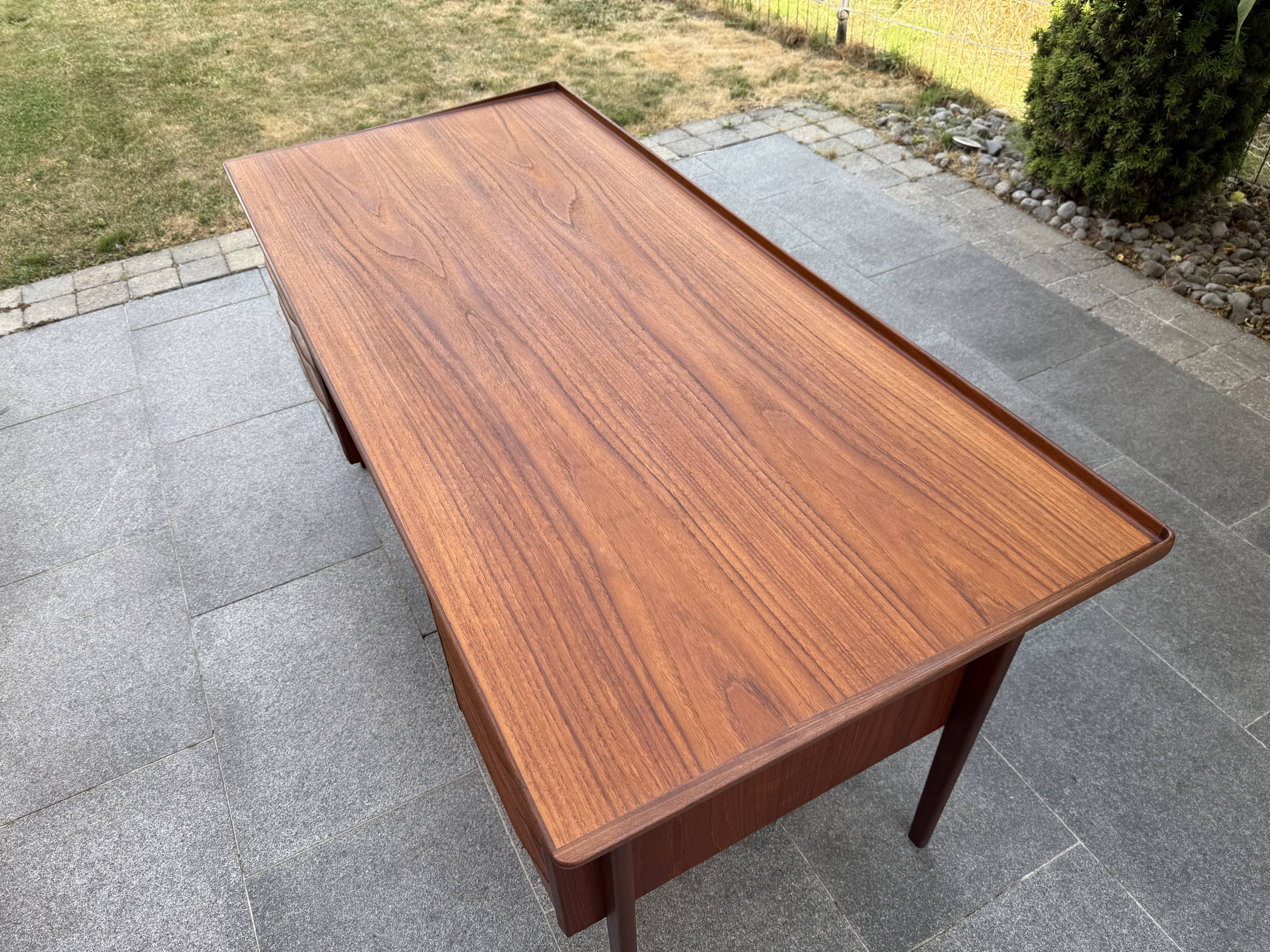 Scandinavian desk Peter Løvig Nielsen 1960s