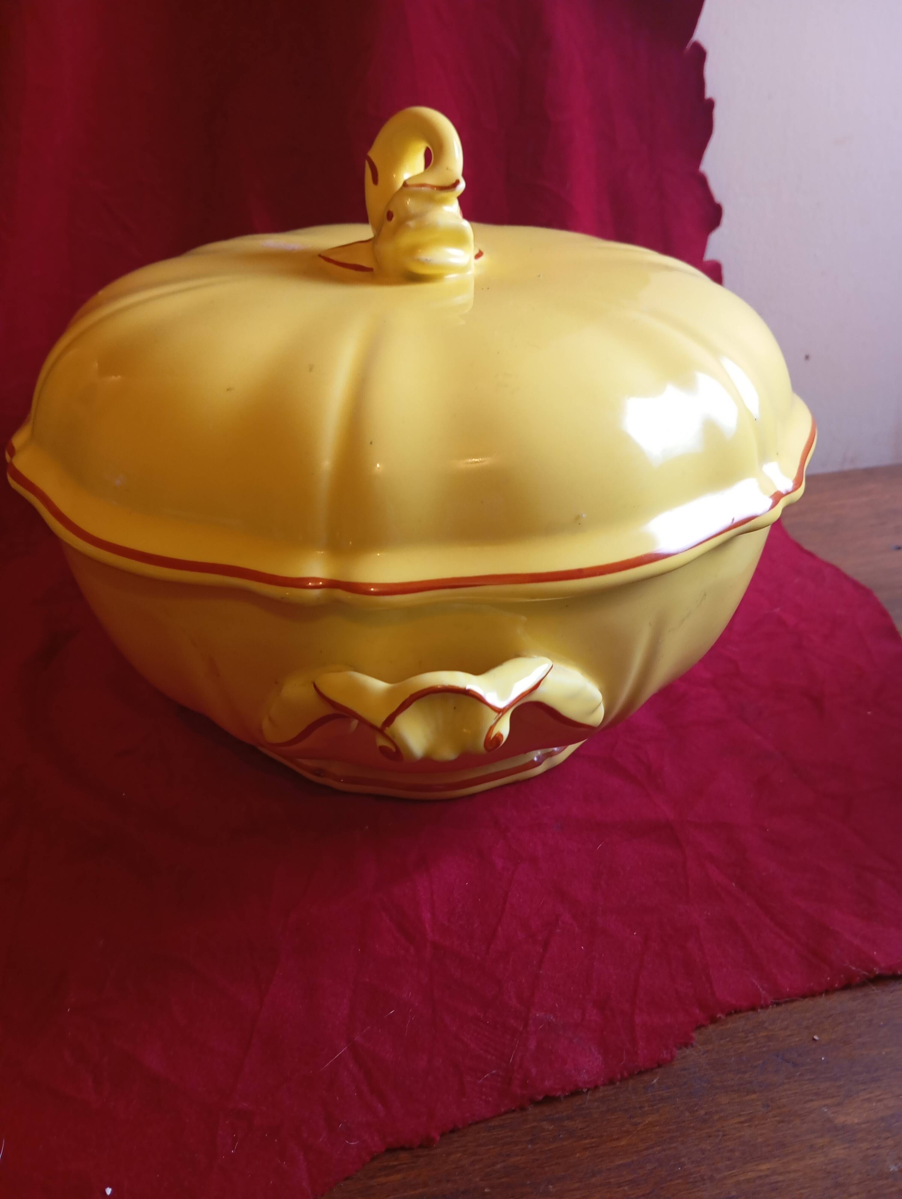 YELLOW "VINTAGE" POTTERY SOUP TUREEN