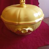 YELLOW "VINTAGE" POTTERY SOUP TUREEN